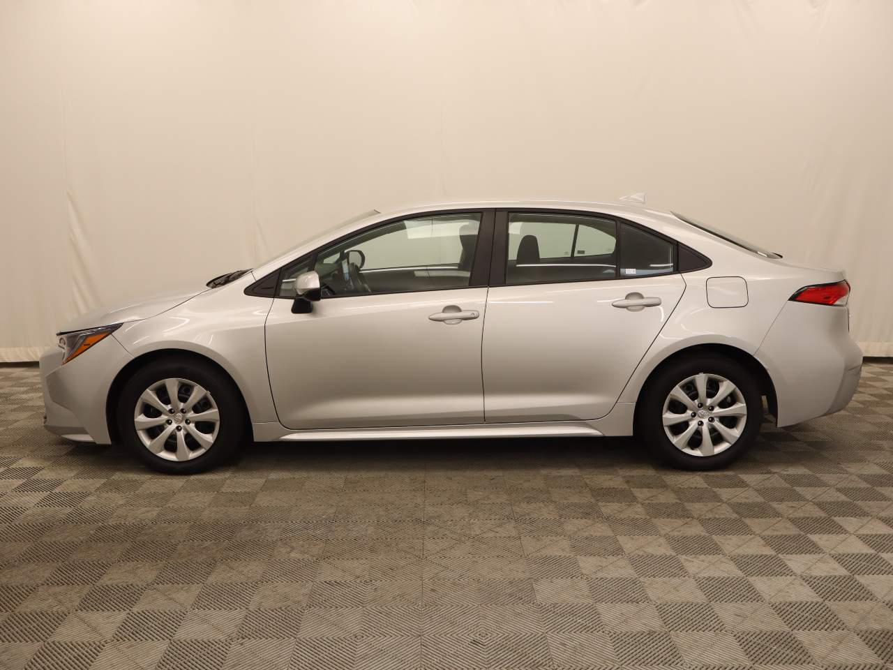2025 Toyota Corolla LE photo 3