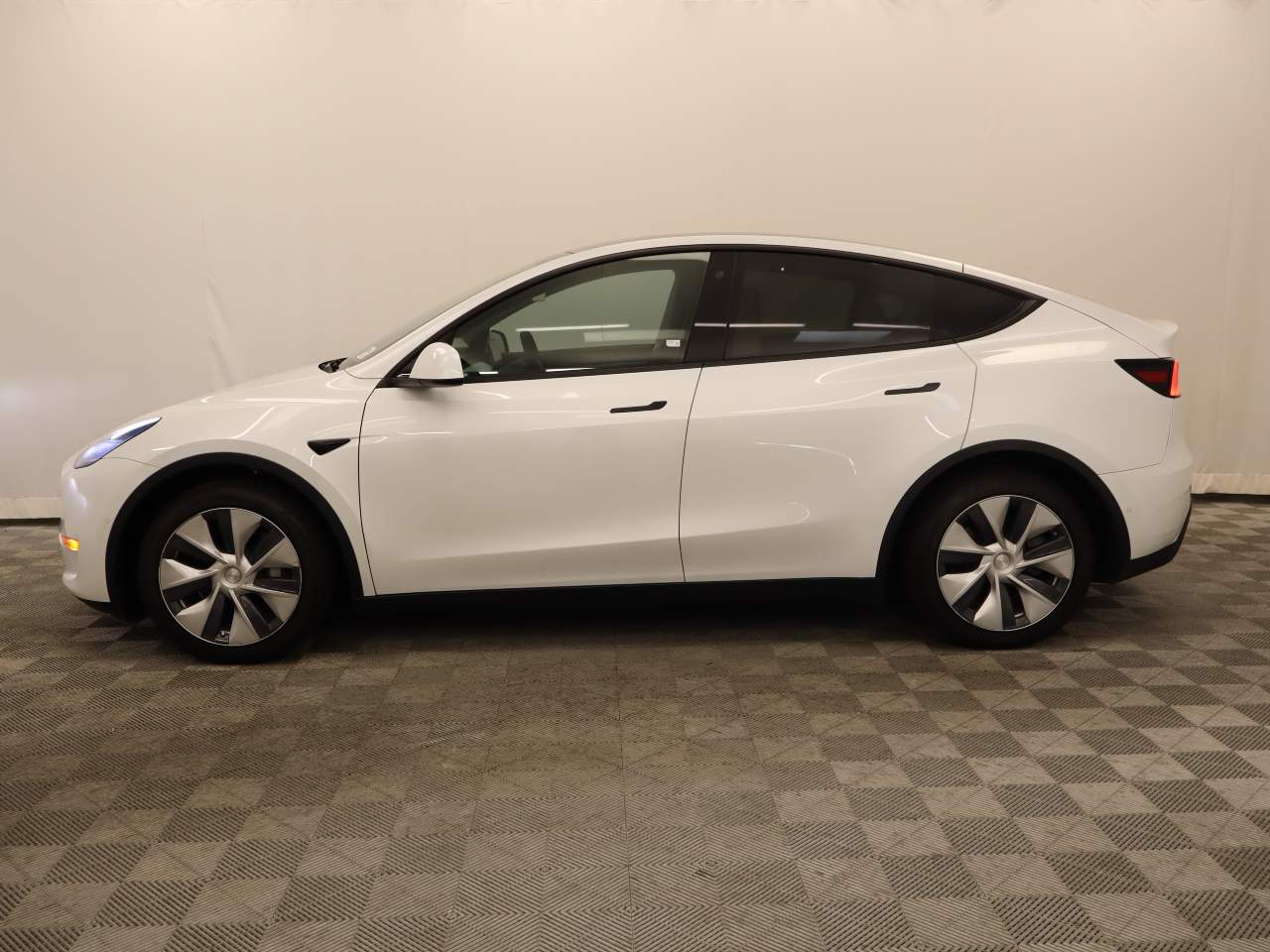 Used 2021 Tesla Model Y Long Range with VIN 5YJYGDEE7MF083024 for sale in Scottsdale, AZ