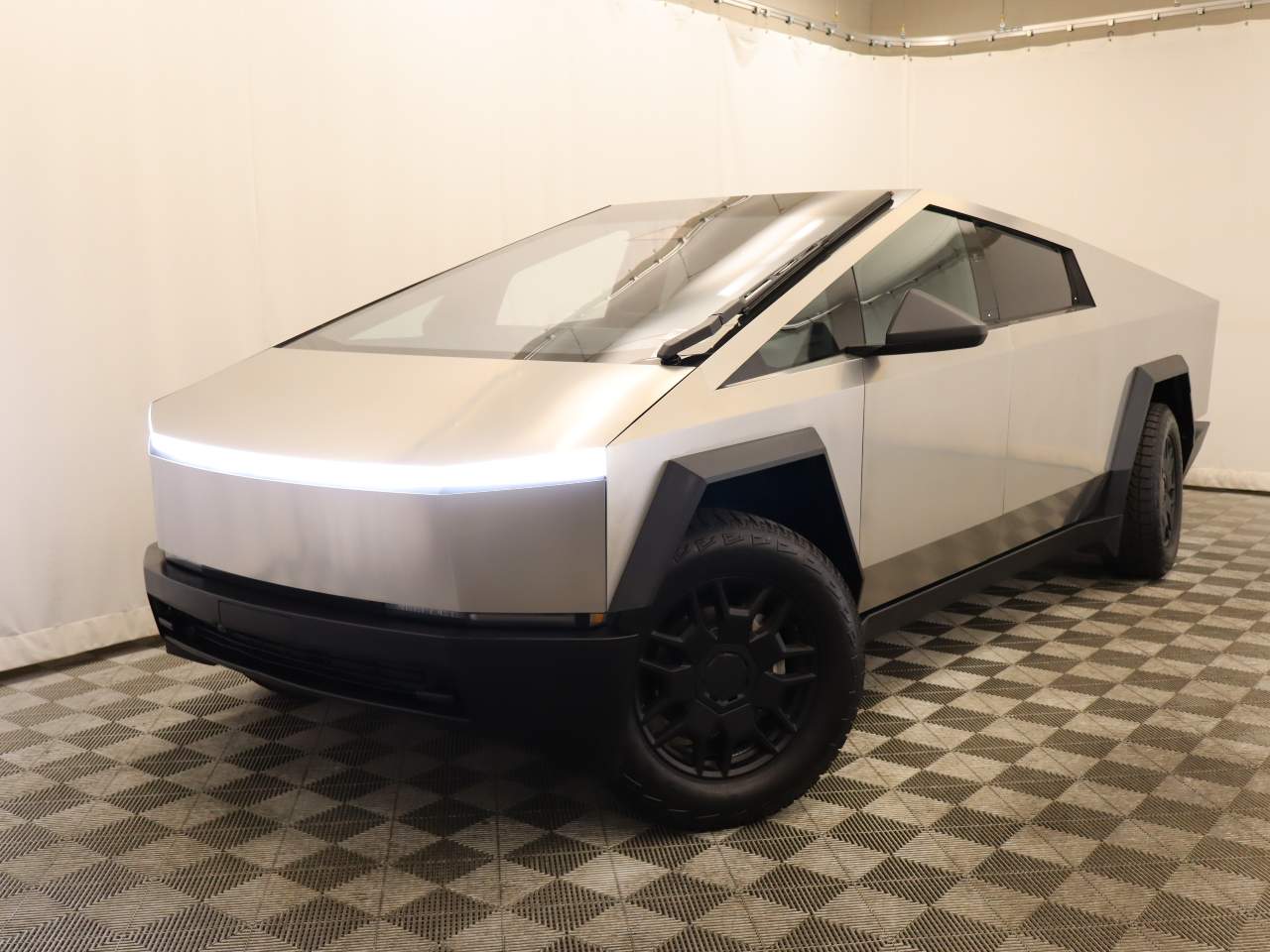 2024 Tesla Cybertruck All-Wheel Drive's photo