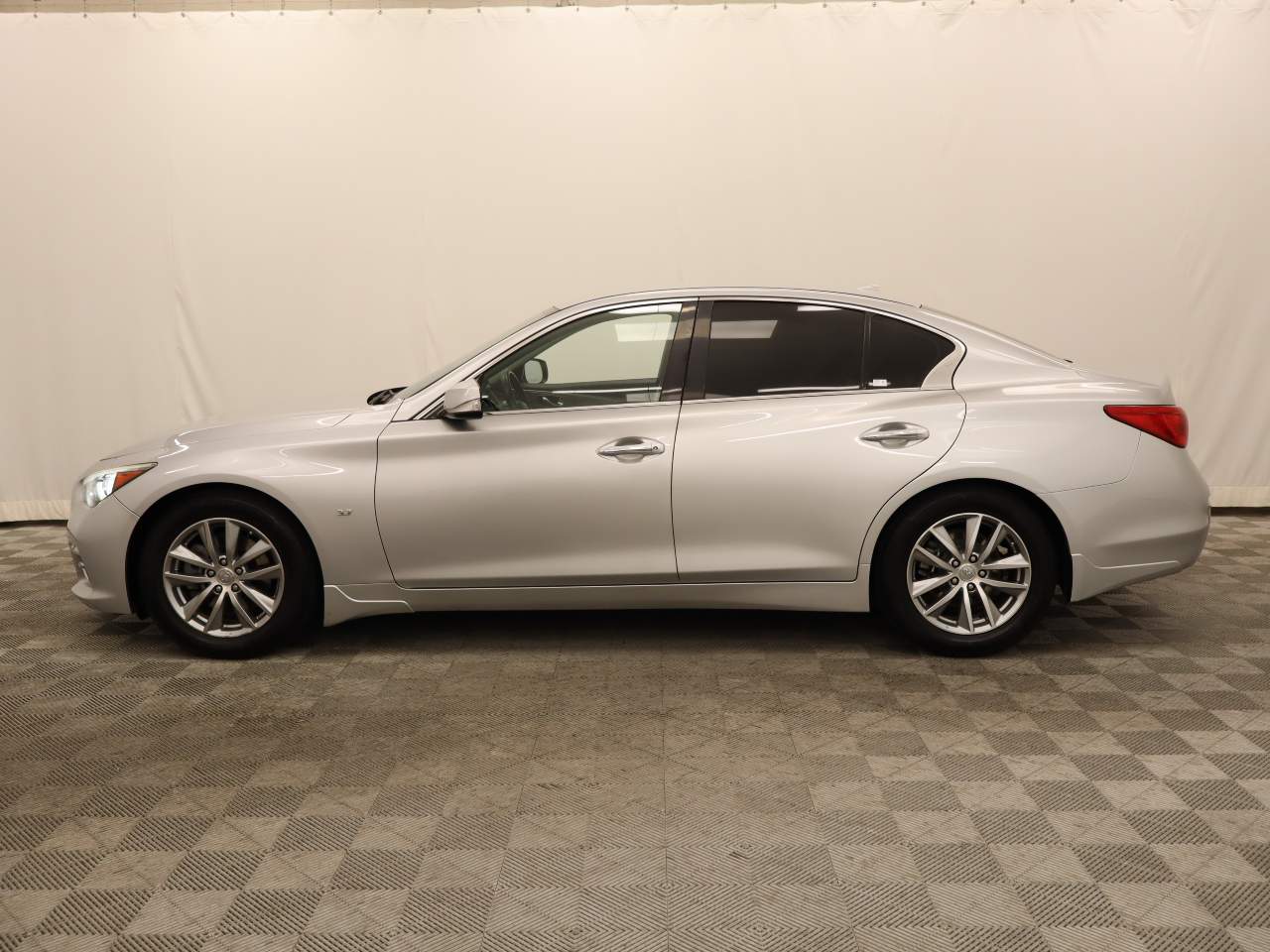 2015 INFINITI Q50 Sport