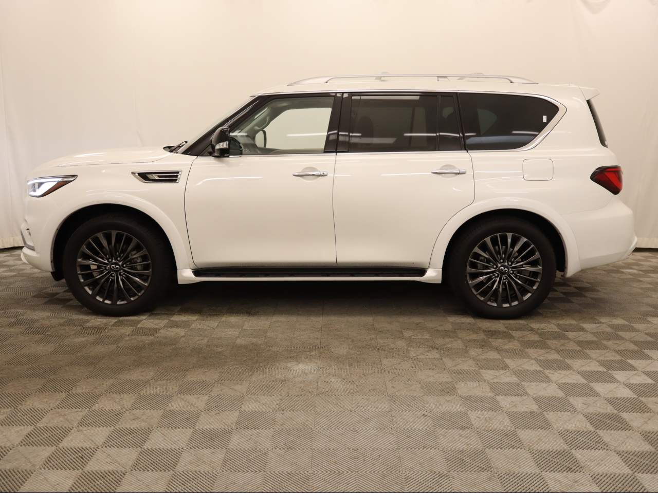 2023 INFINITI QX80 Premium Select