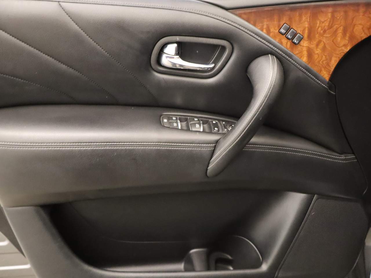 2016 INFINITI QX80 Base - Photo 21