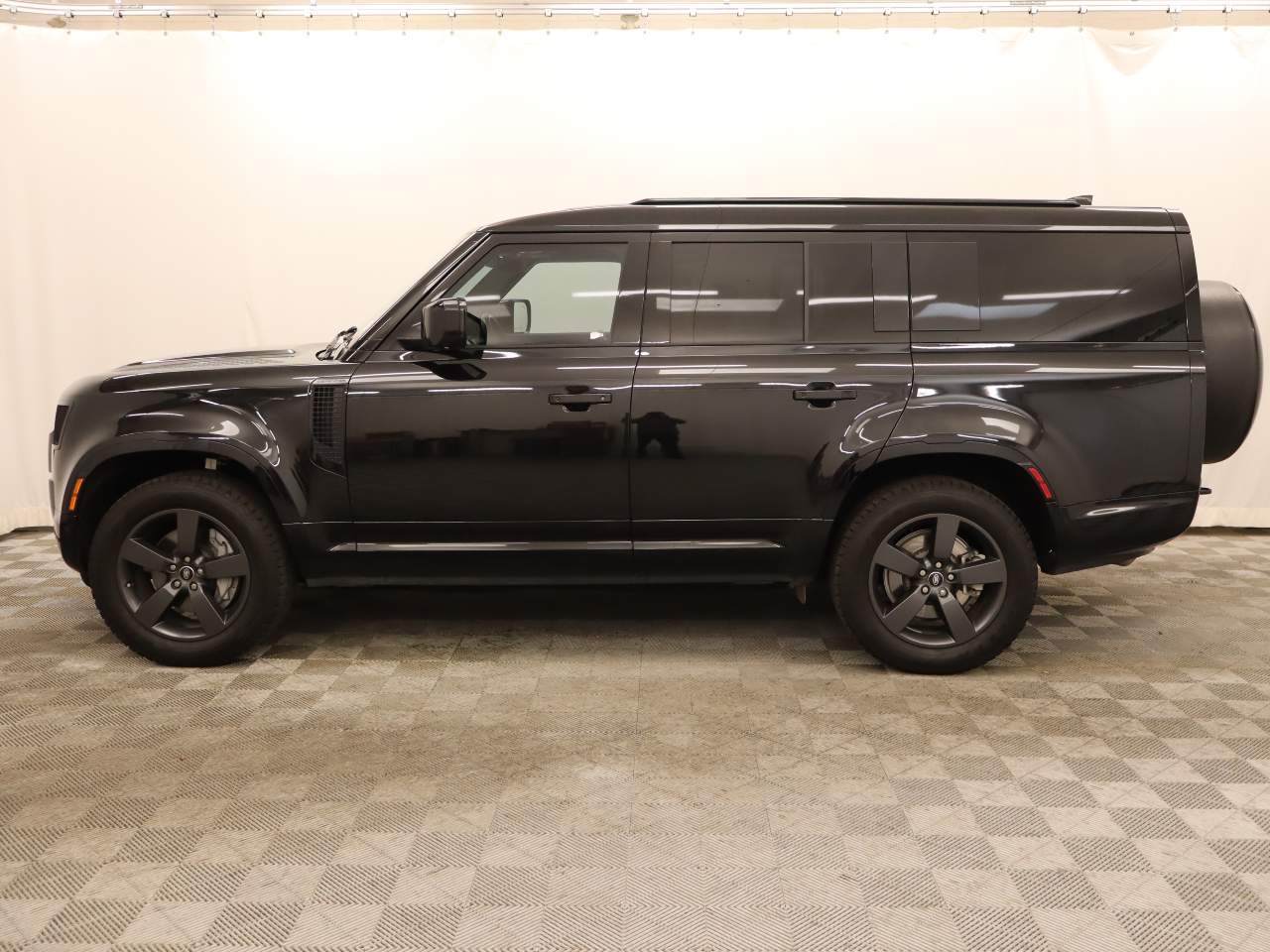 2025 Land Rover Defender 130 P400 X-Dynamic SE