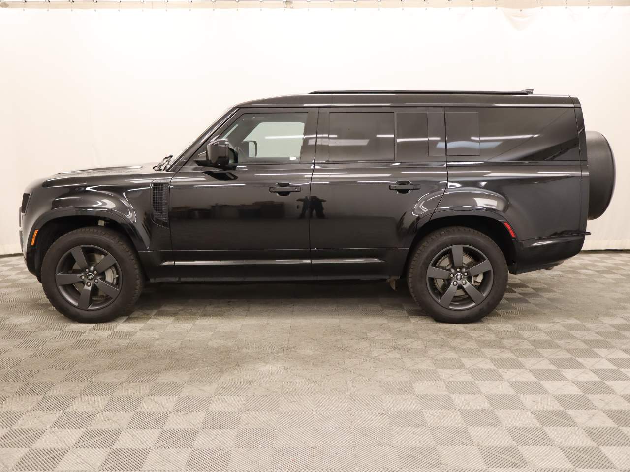 2025 Land Rover Defender 130 P400 X-Dynamic SE