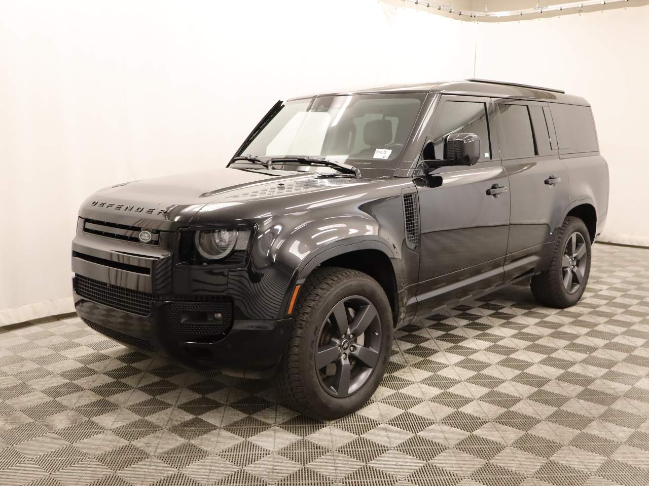 2025 Land Rover Defender 130 P400 X-Dynamic SE