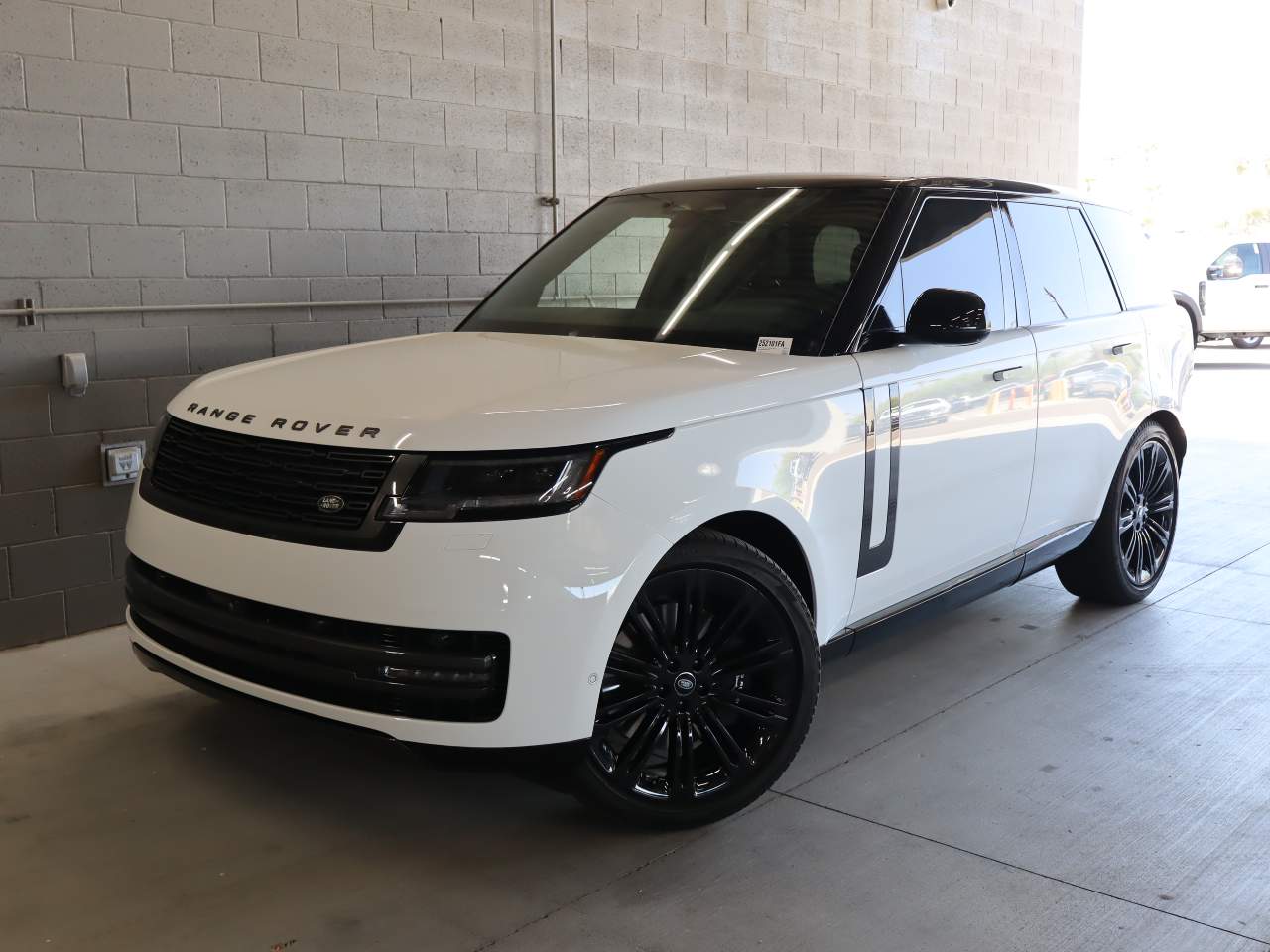 2024 Land Rover Range Rover P530 SE