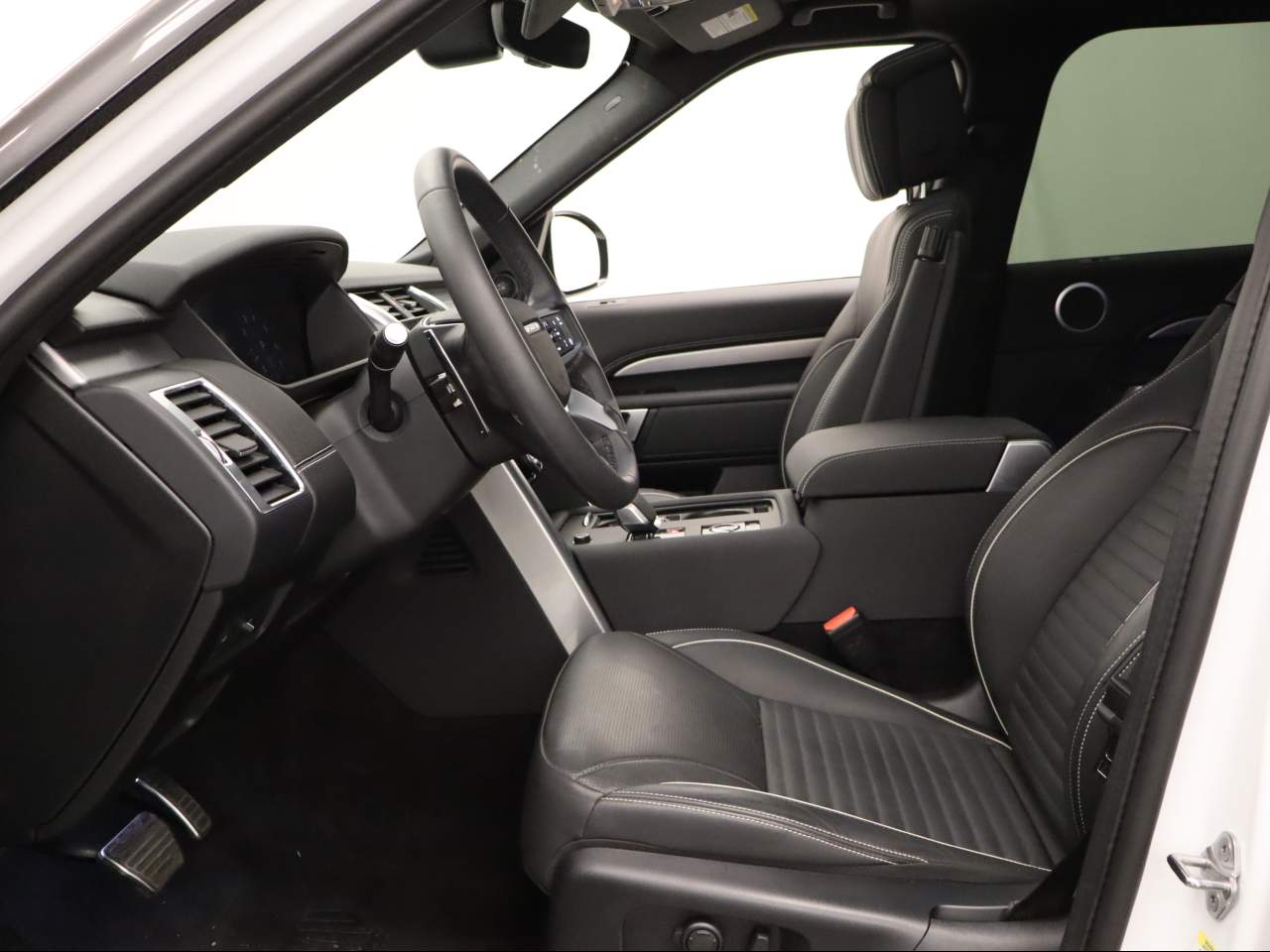 2024 Land Rover Discovery P360 Dynamic SE