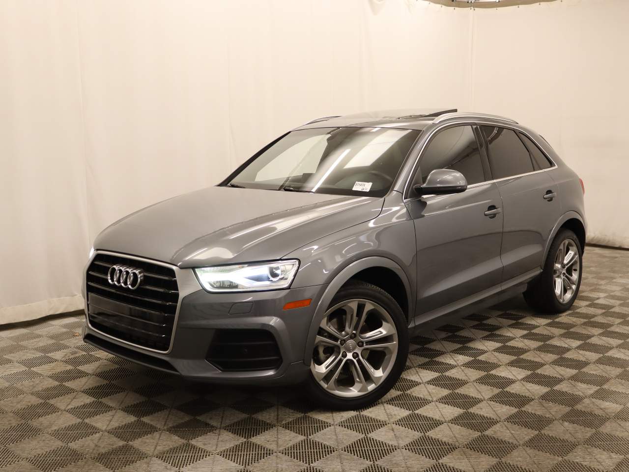 2016 Audi Q3 2.0T FWD tiptronic Premium Plus's photo