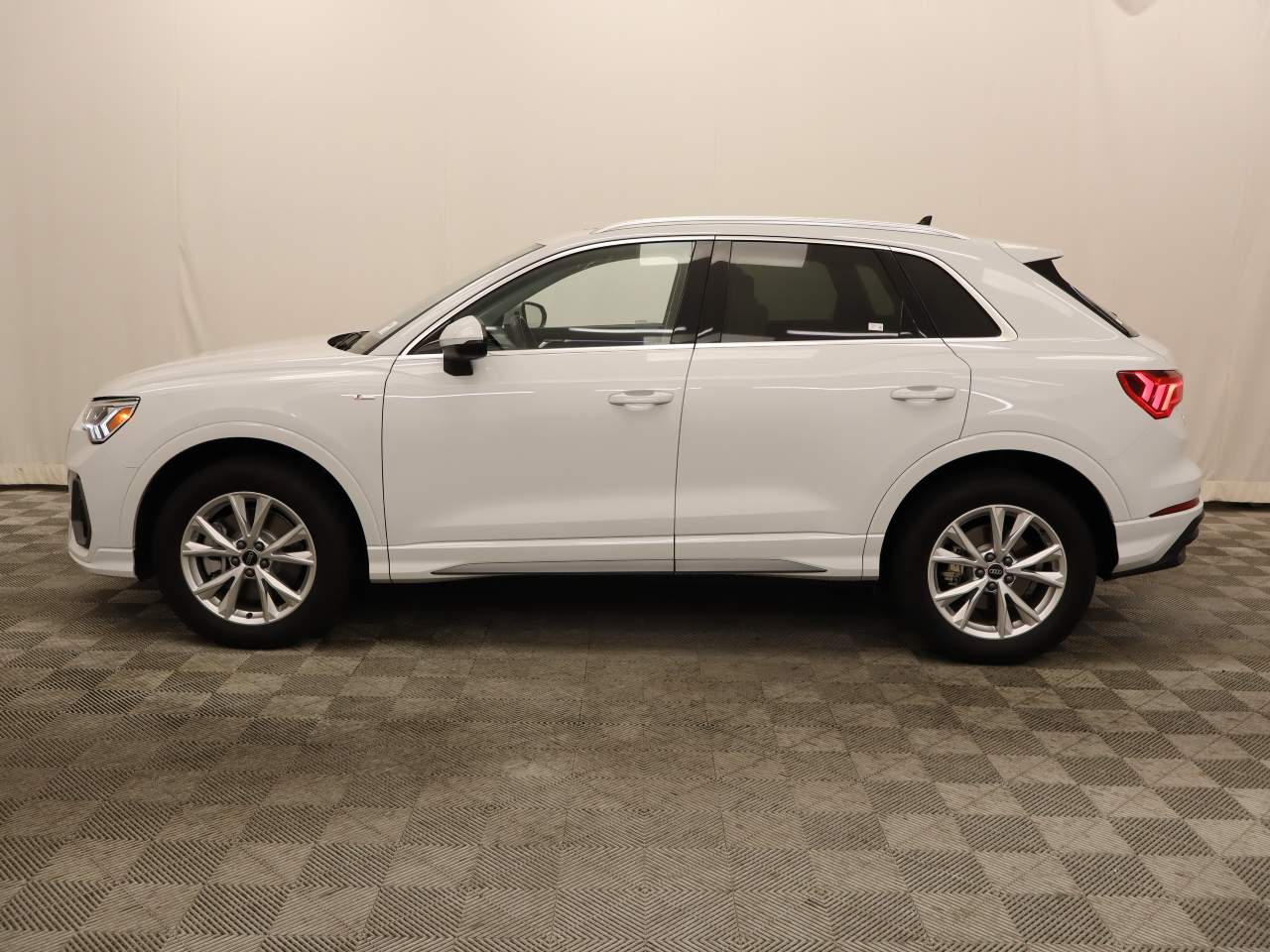 2024 Audi Q3 quattro S line Prem Plus 45 TFSI