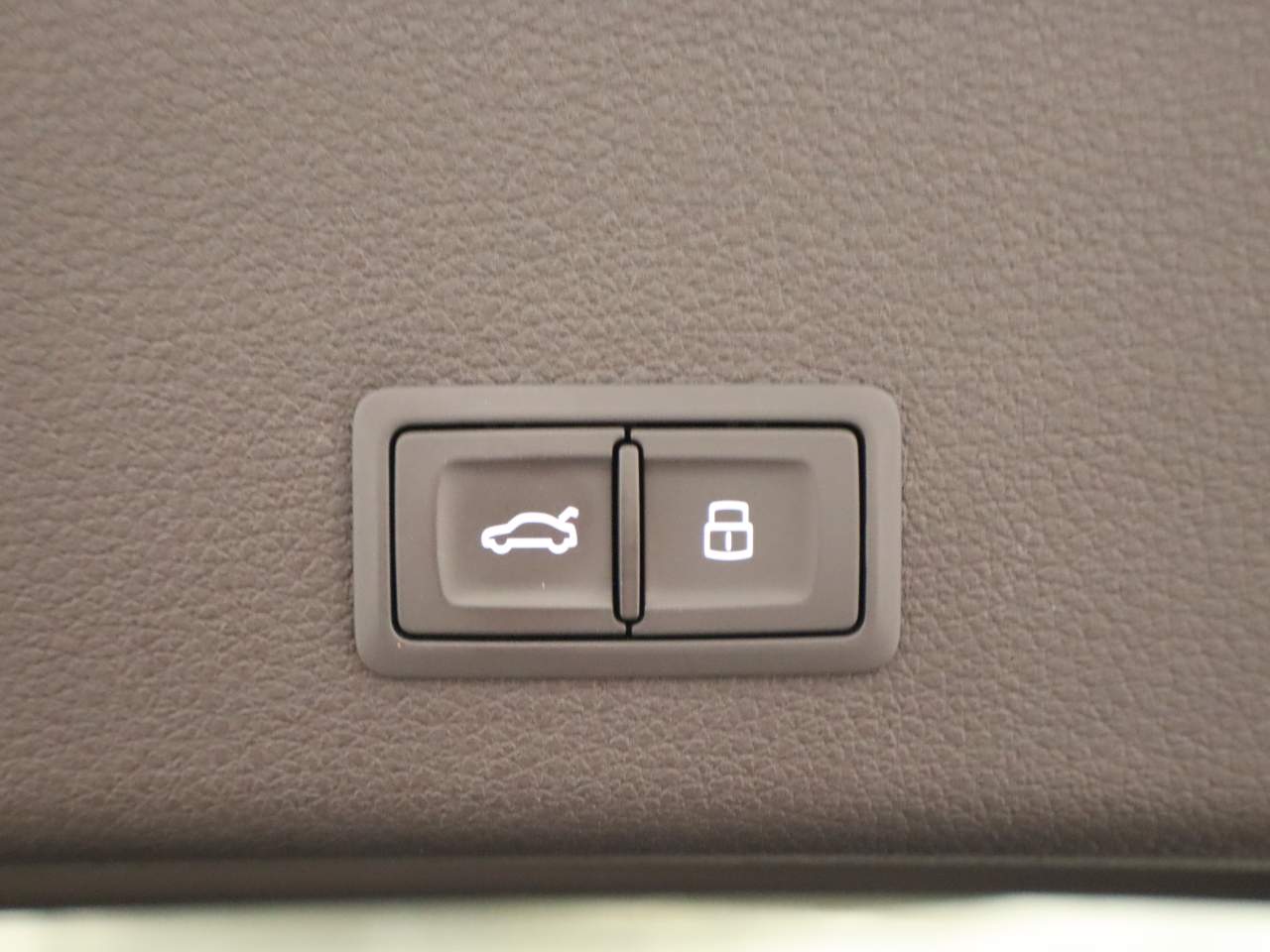 2021 Audi e-tron quattro Premium Plus