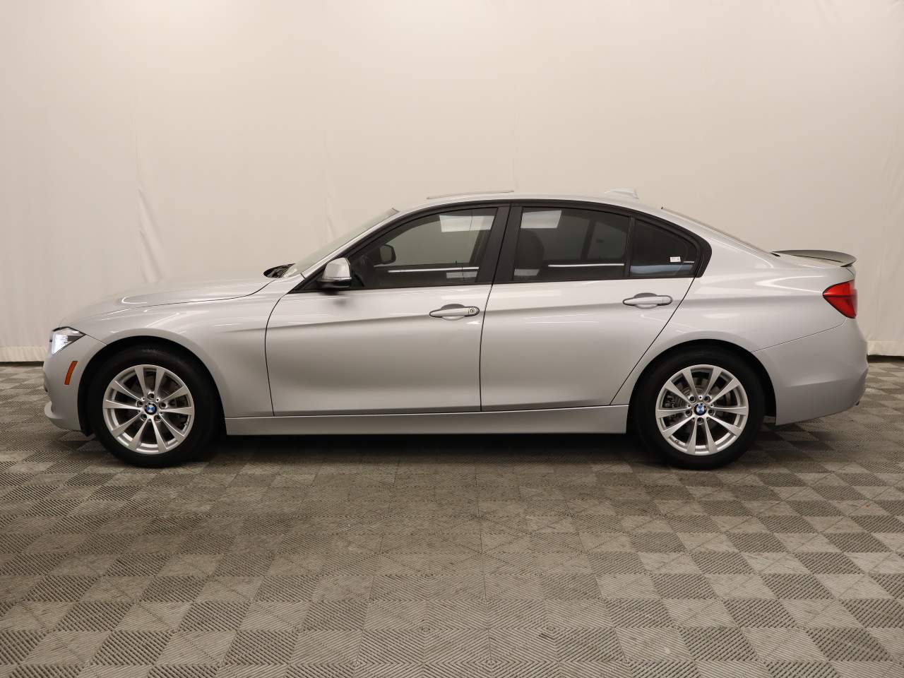 2018 BMW 3-Series 320i