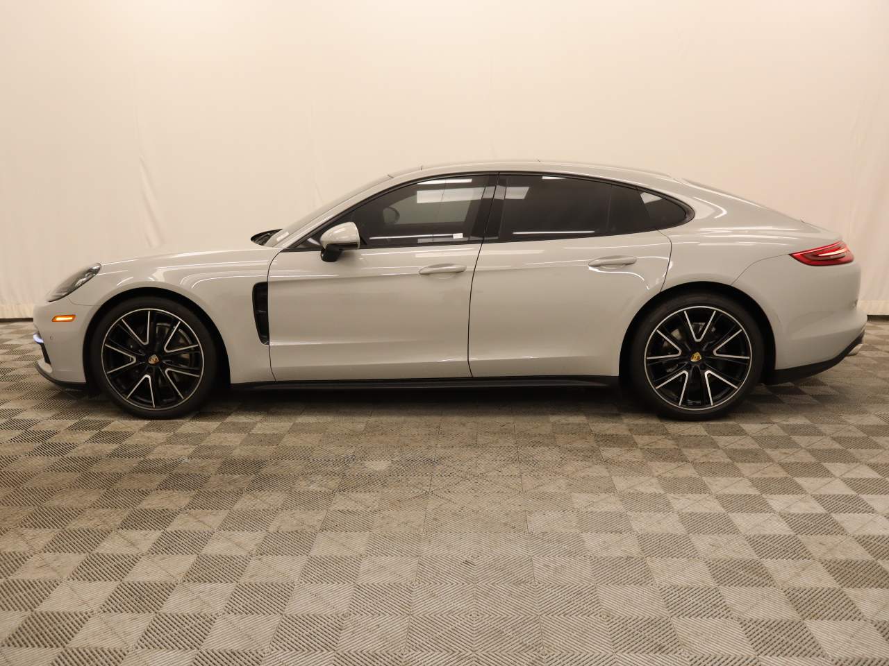 2019 Porsche Panamera  