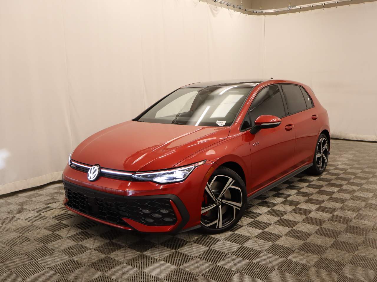 2025 Volkswagen Golf GTI 2.0T SE 4-door DSG's photo