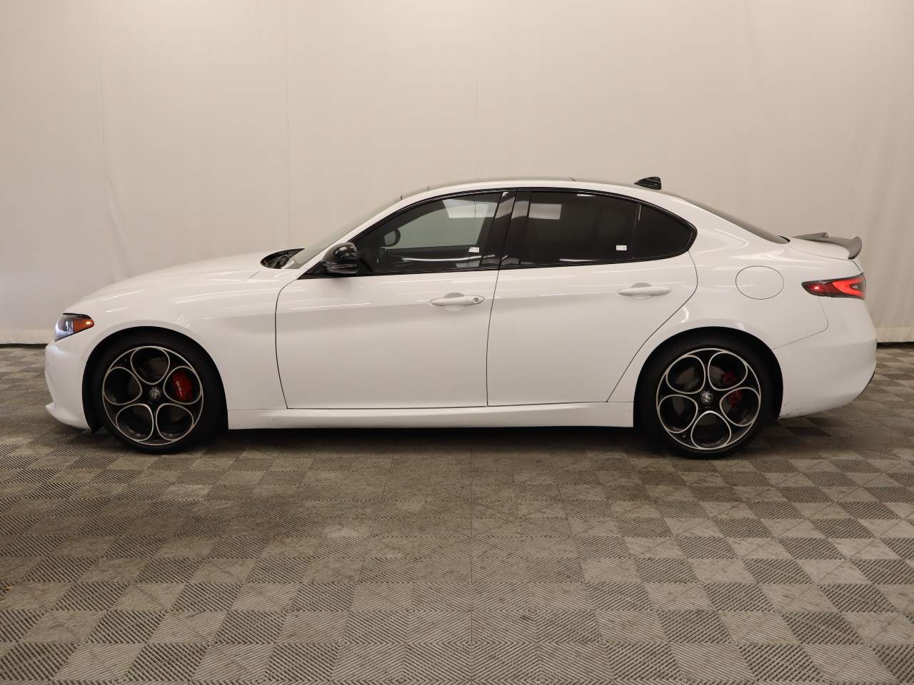 2024 Alfa Romeo Giulia Ti