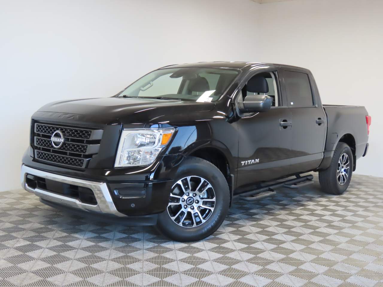 2024 Nissan Titan SV Crew Cab