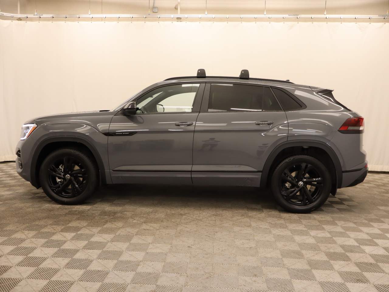 2026 Volkswagen Atlas Cross Sport SEL R-Line photo 2
