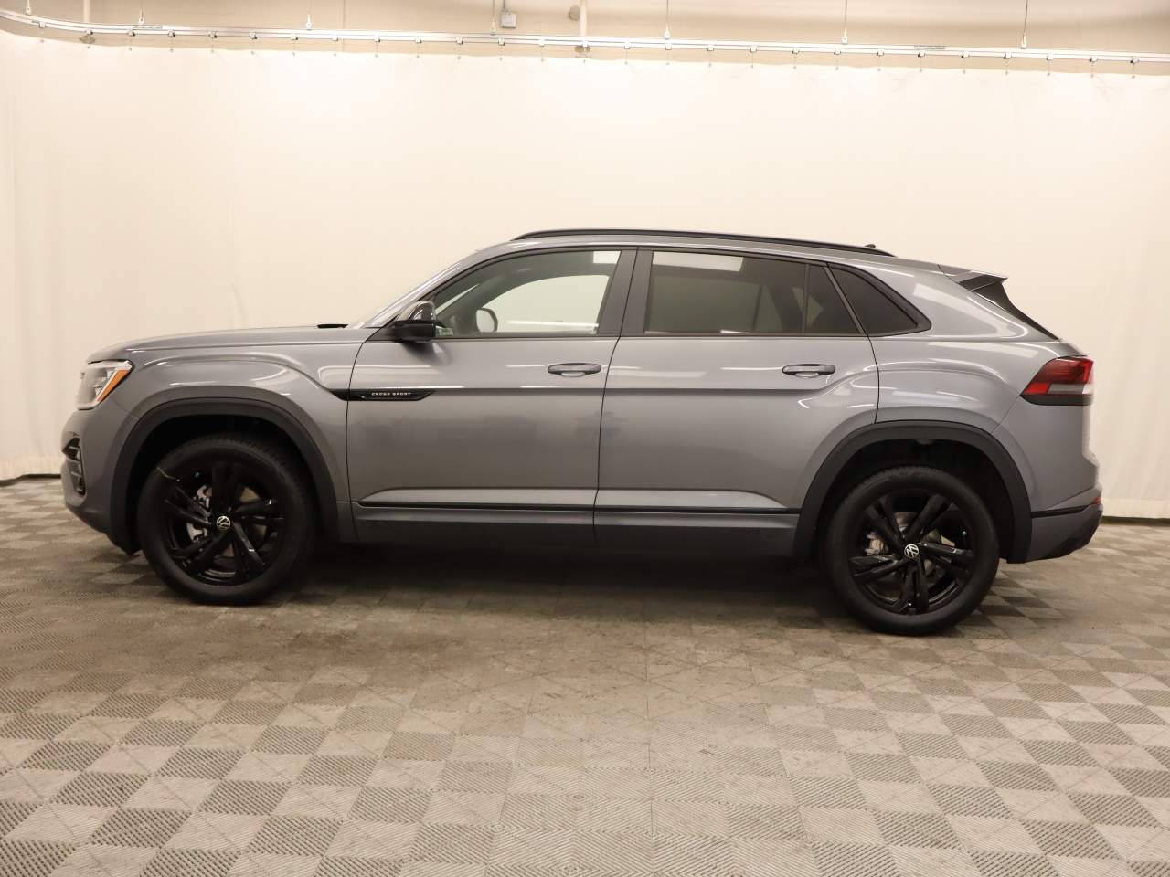 2025 Volkswagen Atlas Cross Sport SEL R-Line Black 4Motion