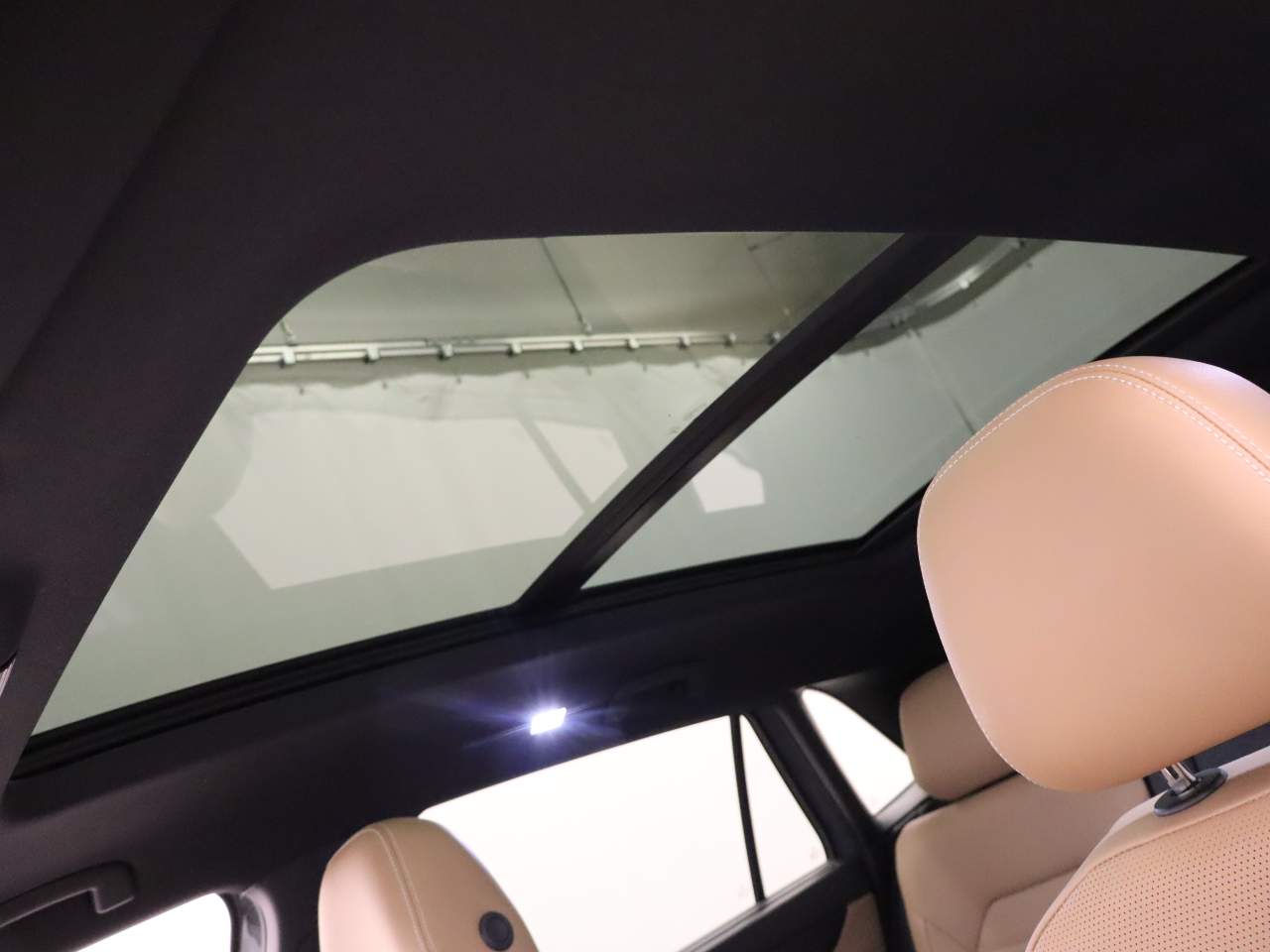 2026 Volkswagen Atlas Cross Sport SEL photo 2