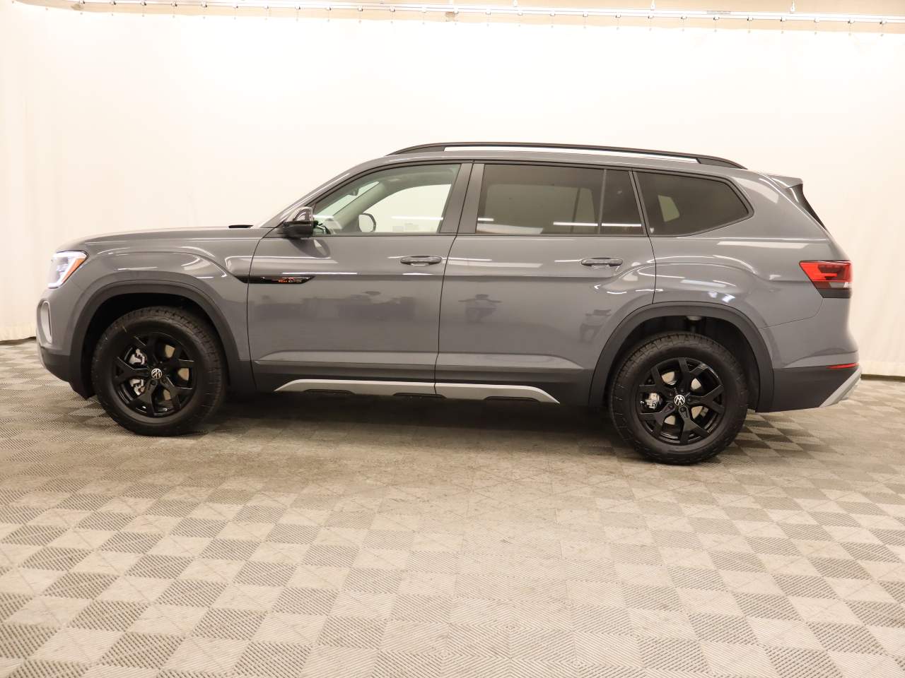 2026 Volkswagen Atlas Peak Edition SE photo 2