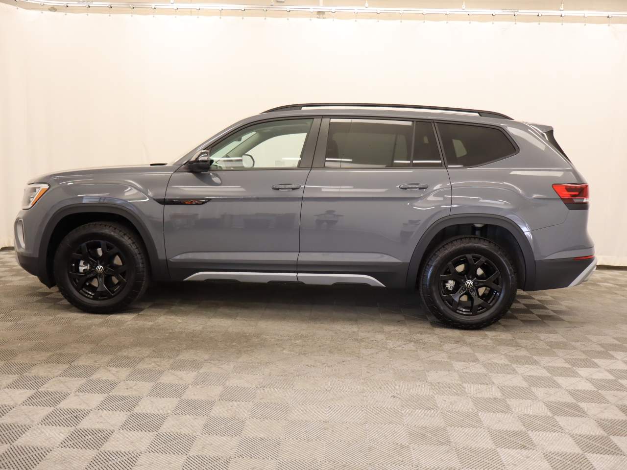 2026 Volkswagen Atlas Peak Edition SE photo 3