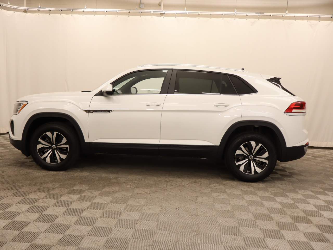 2026 Volkswagen Atlas Cross Sport SE photo 3