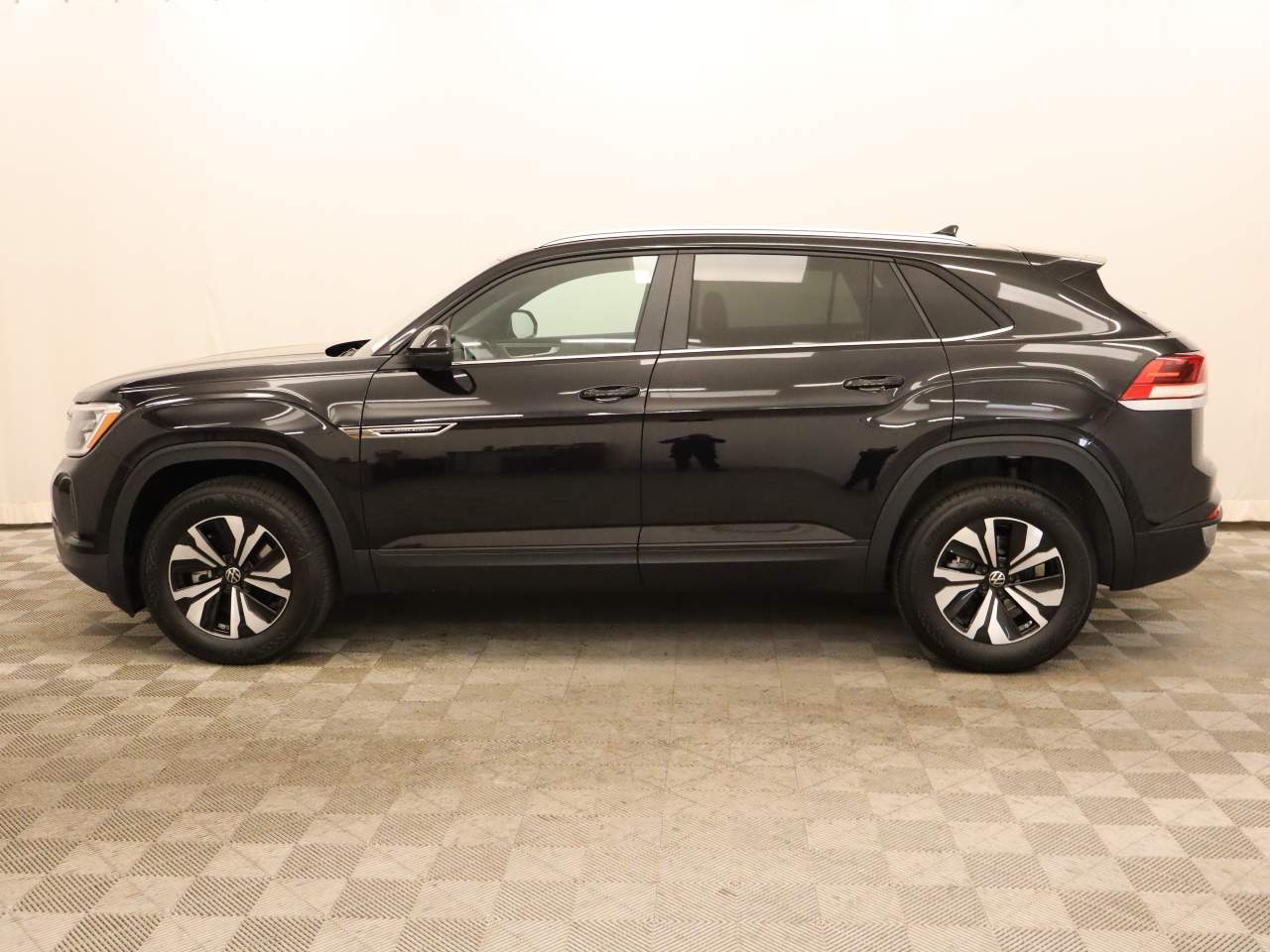 2026 Volkswagen Atlas Cross Sport SE photo 3