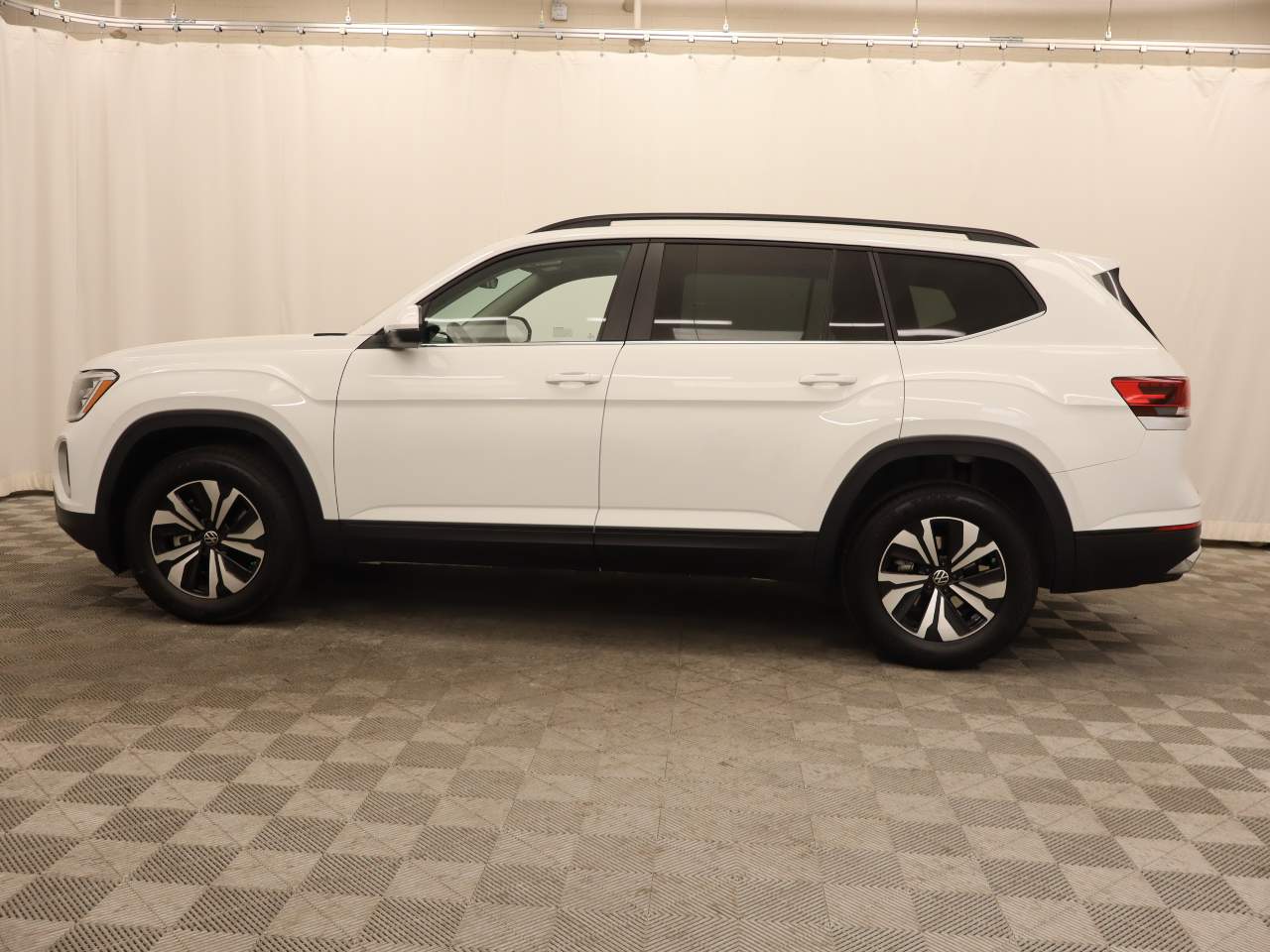 2025 Volkswagen Atlas SE