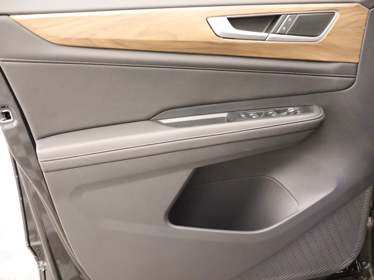 2025 Volkswagen Atlas SE