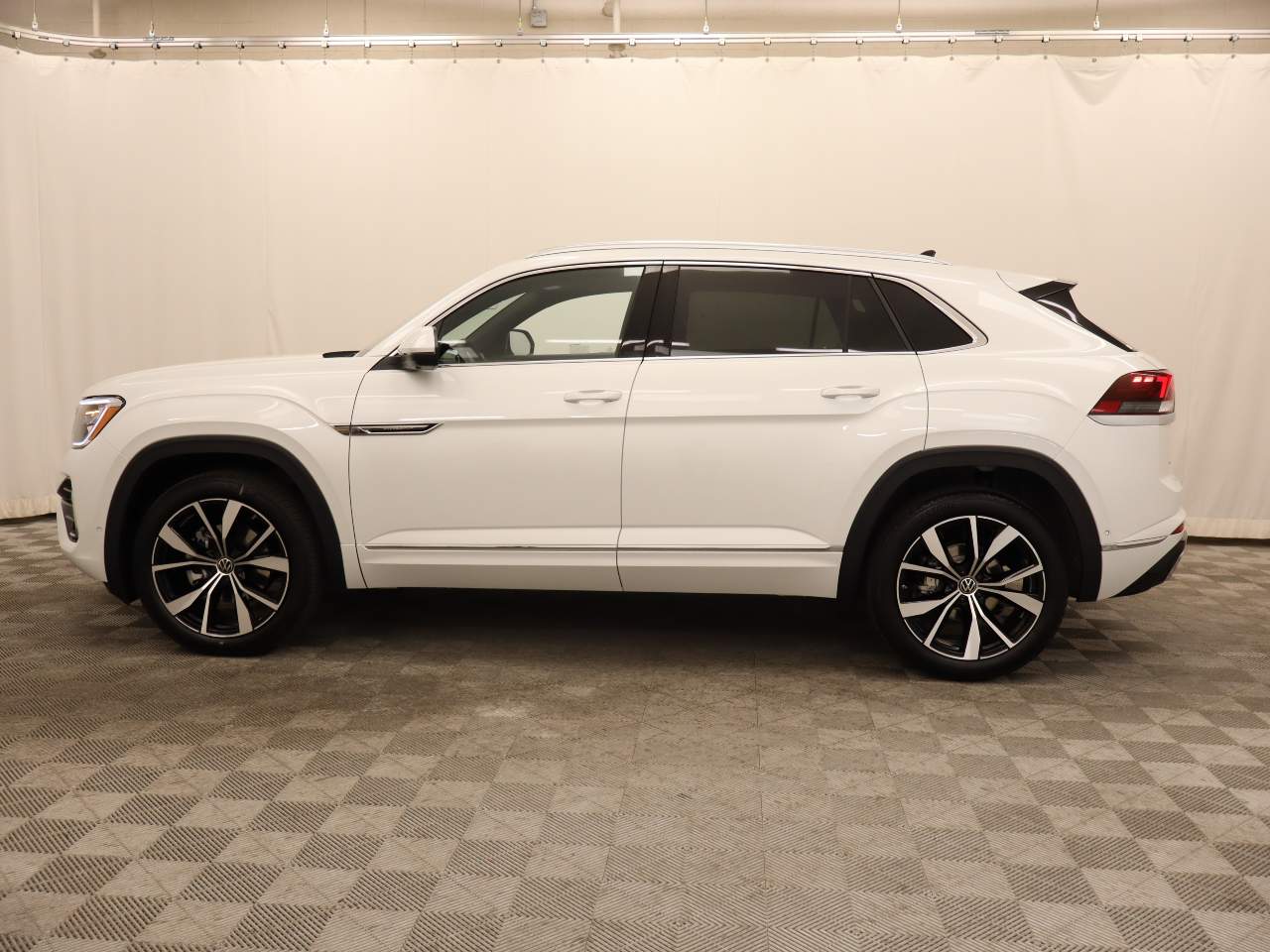 2026 Volkswagen Atlas Cross Sport SEL Premium R-Line 4Motion
