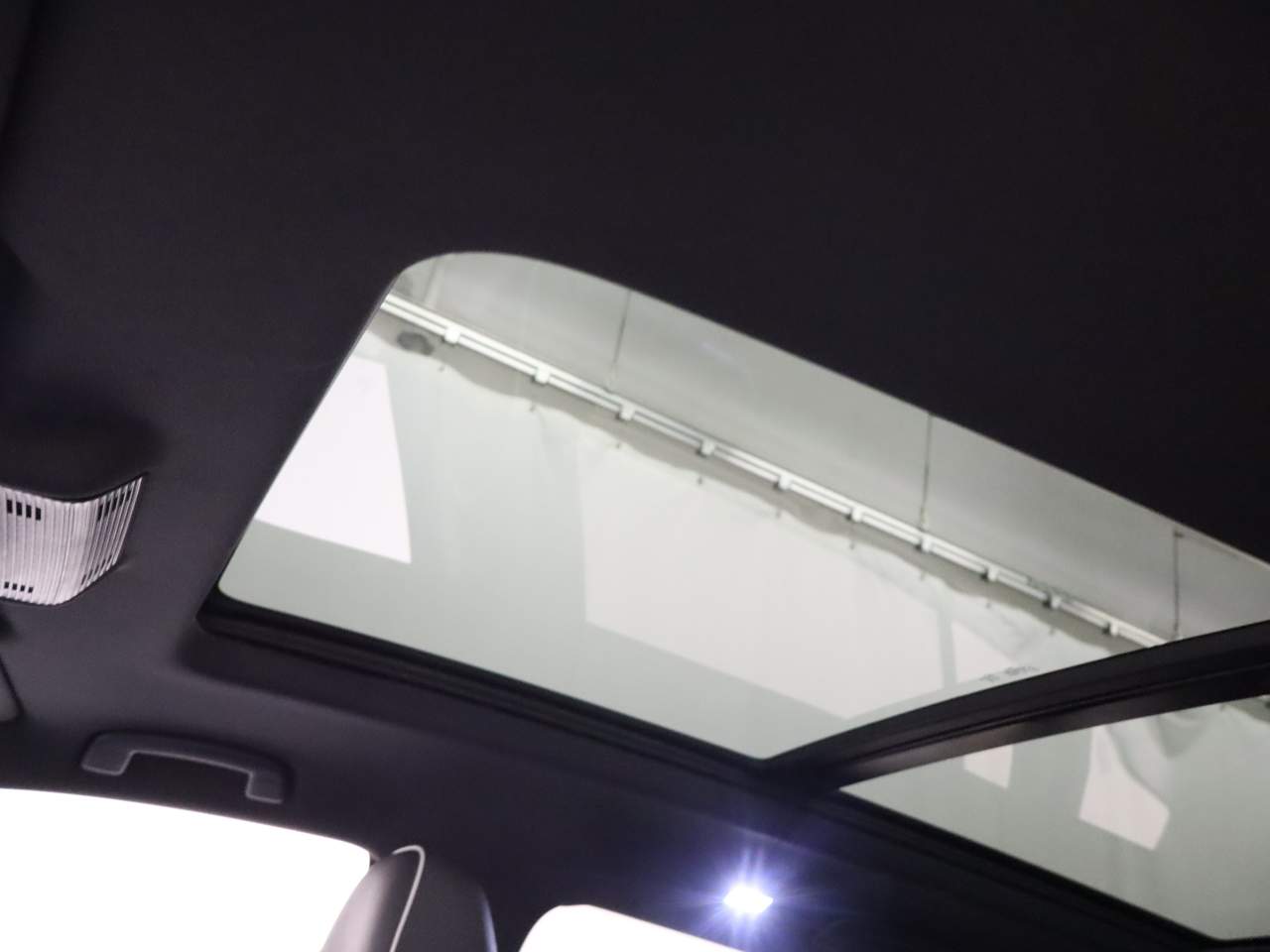 2026 Volkswagen Atlas Cross Sport SEL Premium R-Line 4Motion
