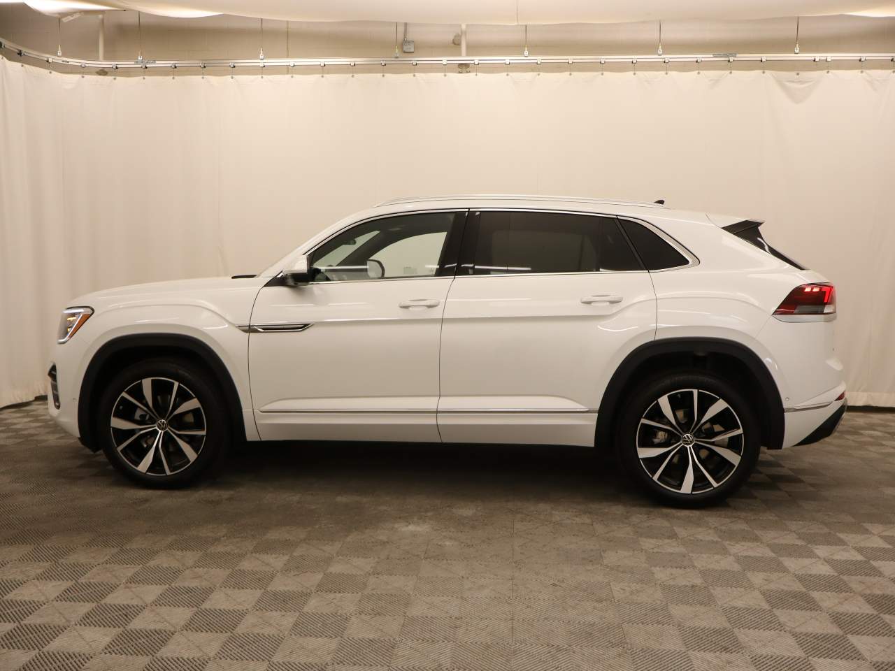 2026 Volkswagen Atlas Cross Sport SEL Premium R-Line 4Motion