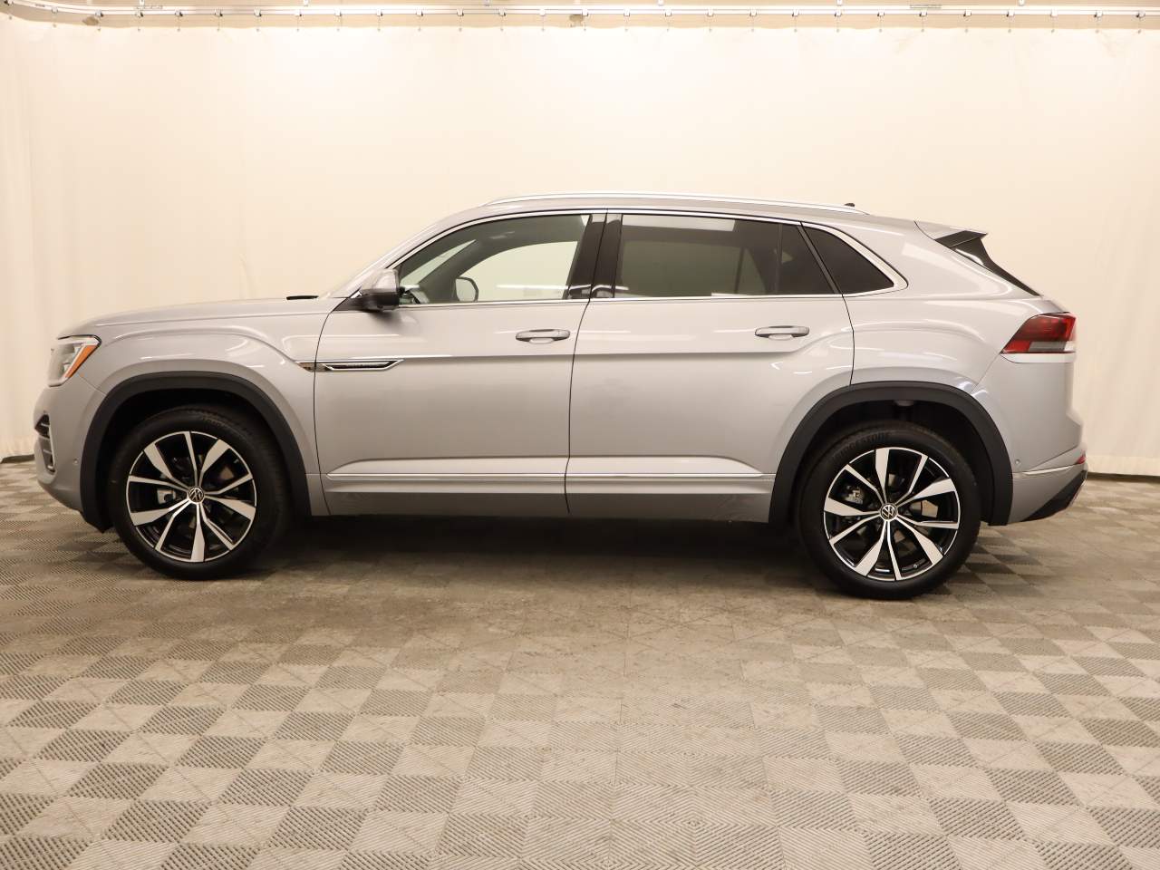 2026 Volkswagen Atlas Cross Sport SEL Premium R-Line photo 3