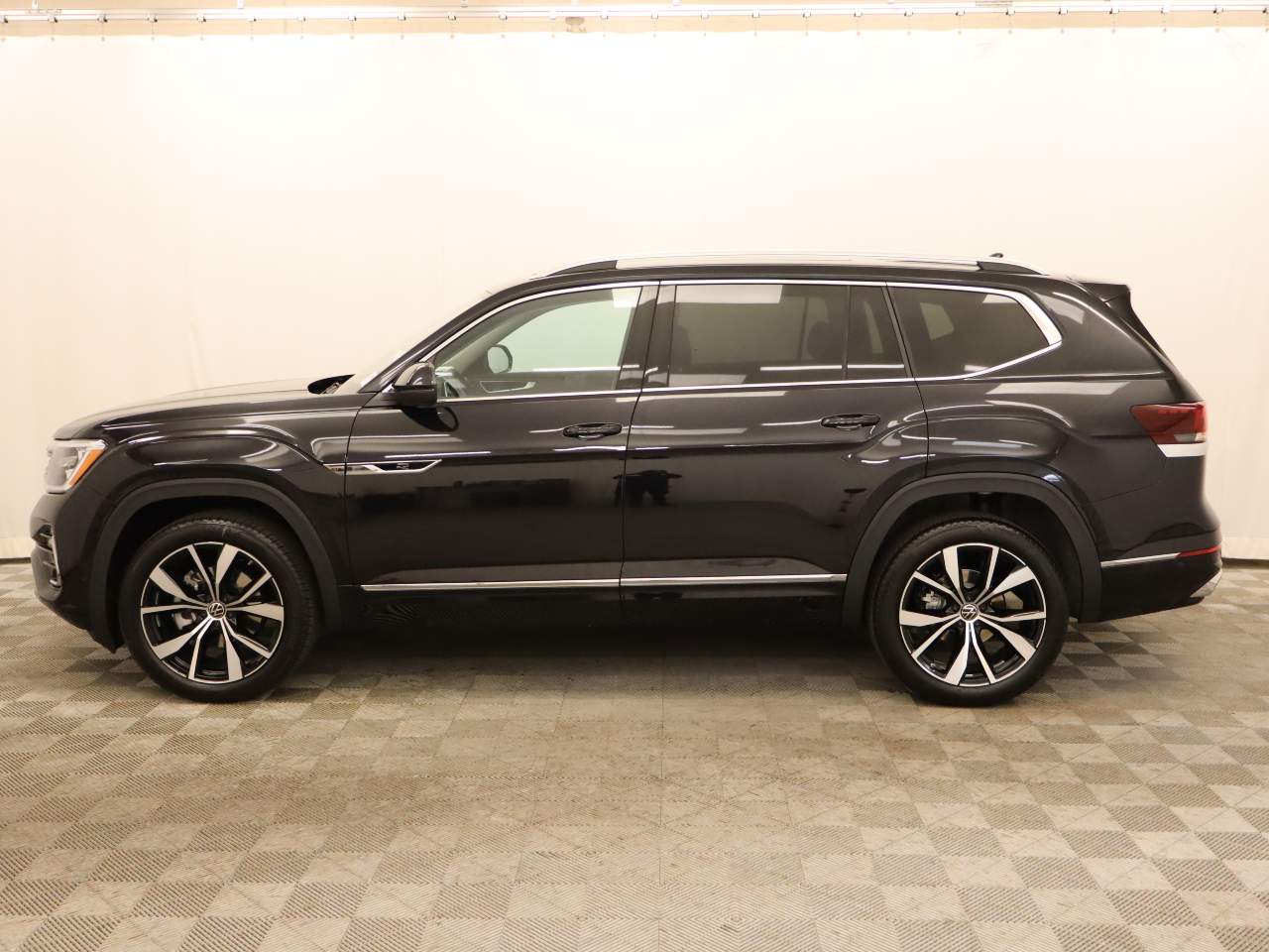 2026 Volkswagen Atlas SEL Premium R-Line photo 3