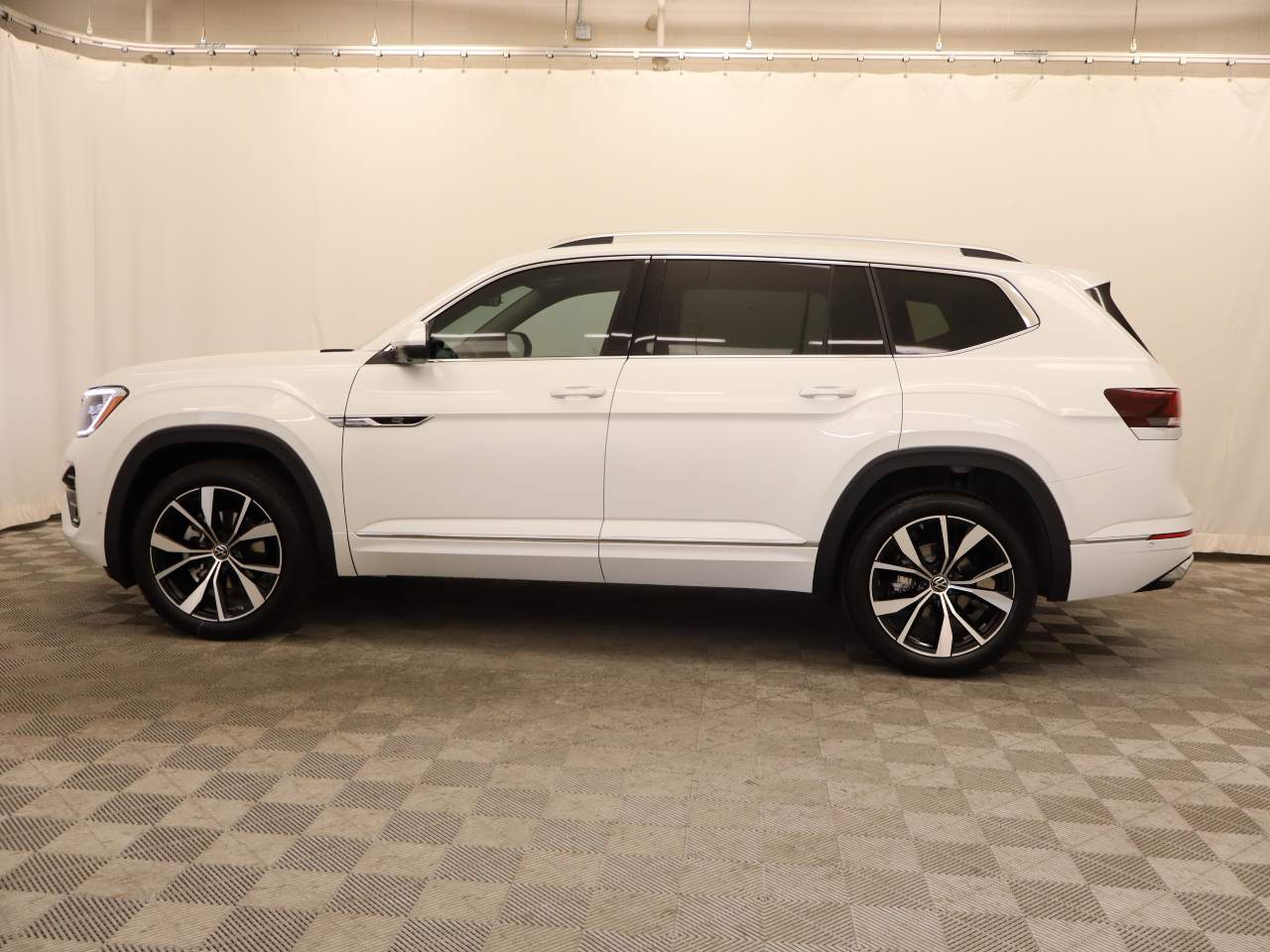 2026 Volkswagen Atlas SEL Premium R-Line photo 3