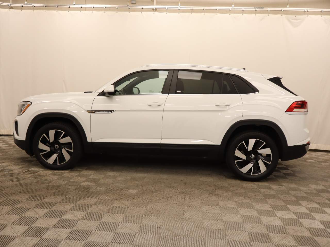 2025 Volkswagen Atlas Cross Sport SE 4Motion