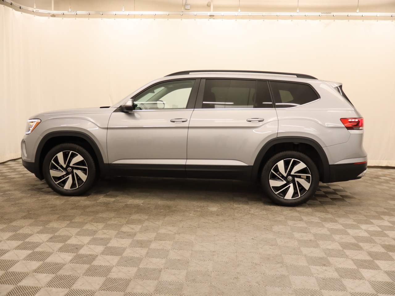 2026 Volkswagen Atlas SE Technology photo 3