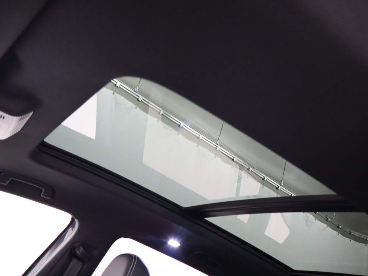 2026 Volkswagen Atlas Cross Sport SE Technology