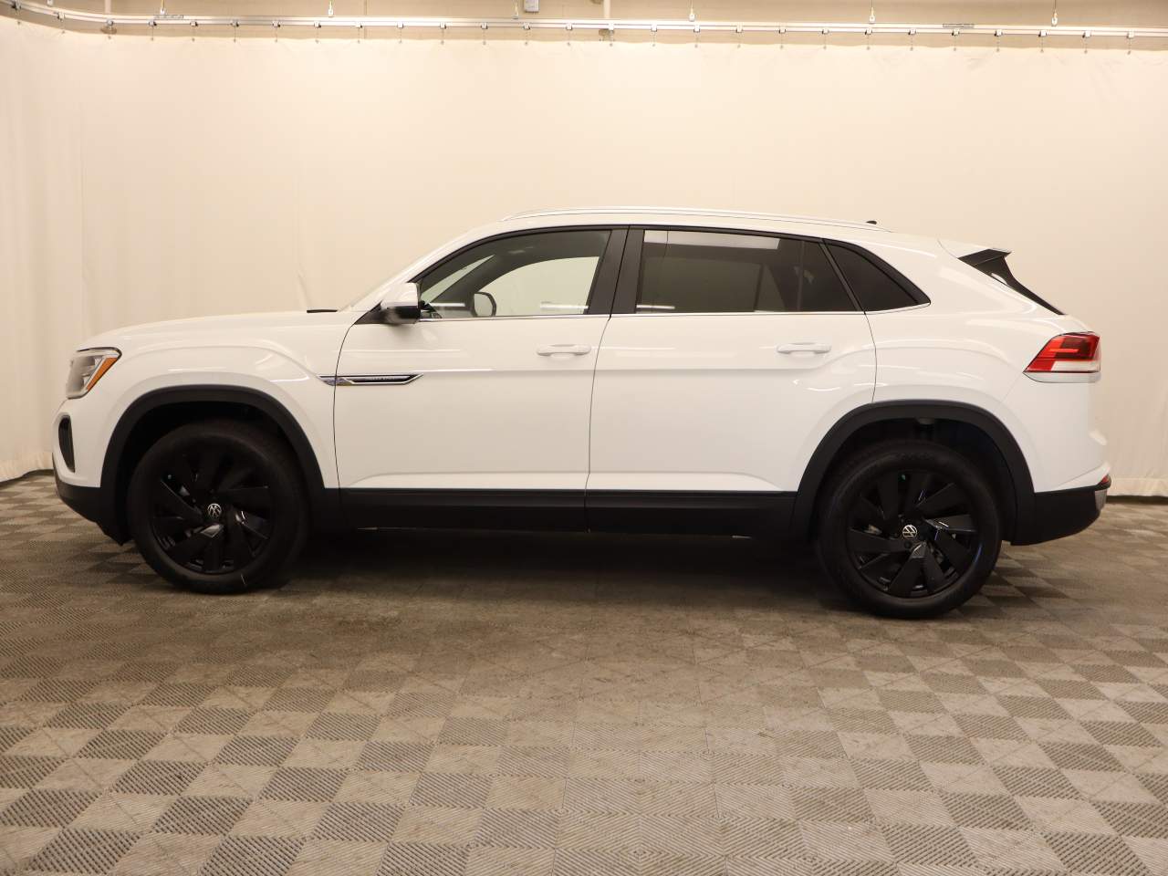 2025 Volkswagen Atlas Cross Sport SE Technology