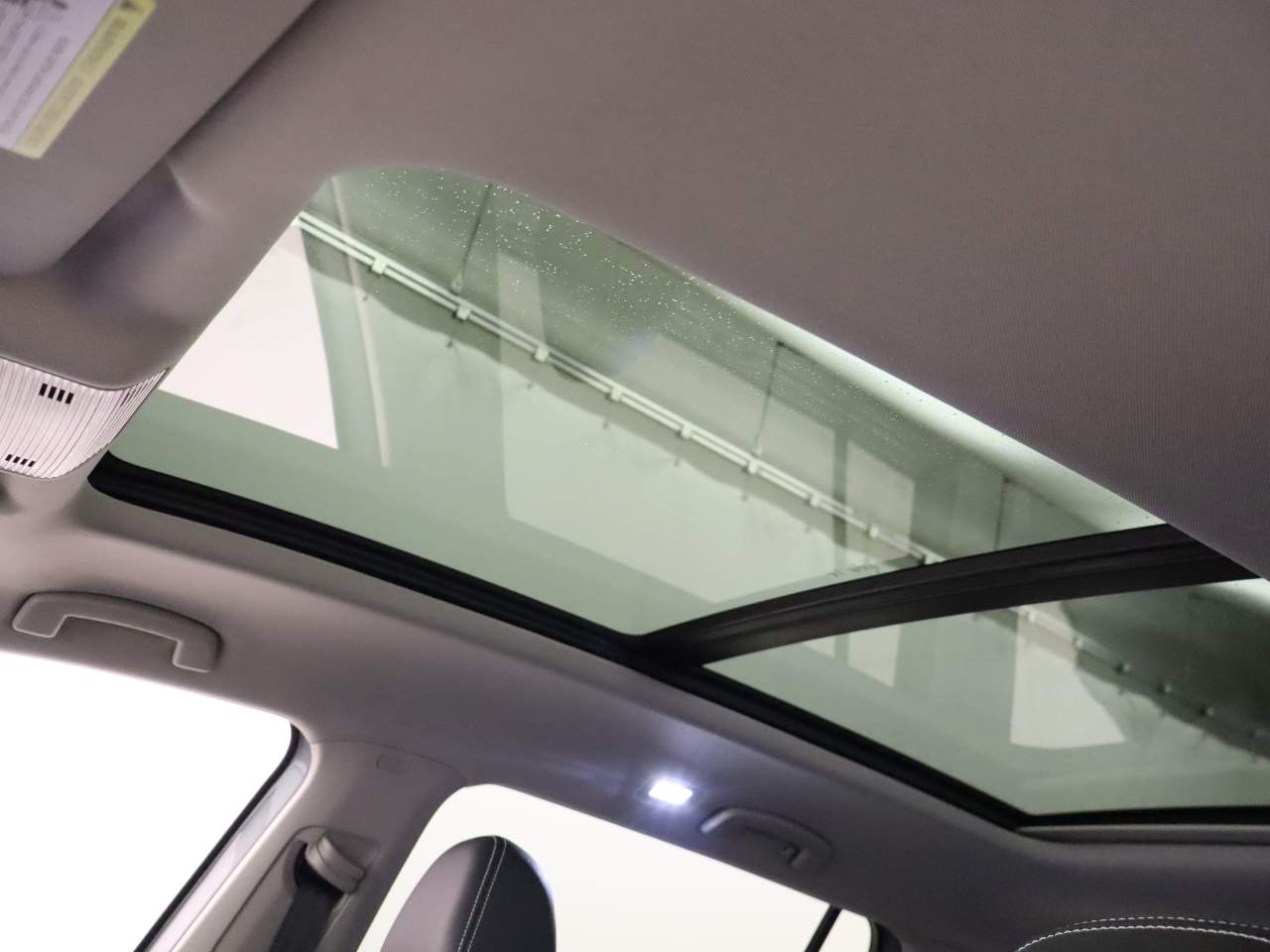 2026 Volkswagen Atlas SE Technology photo 2