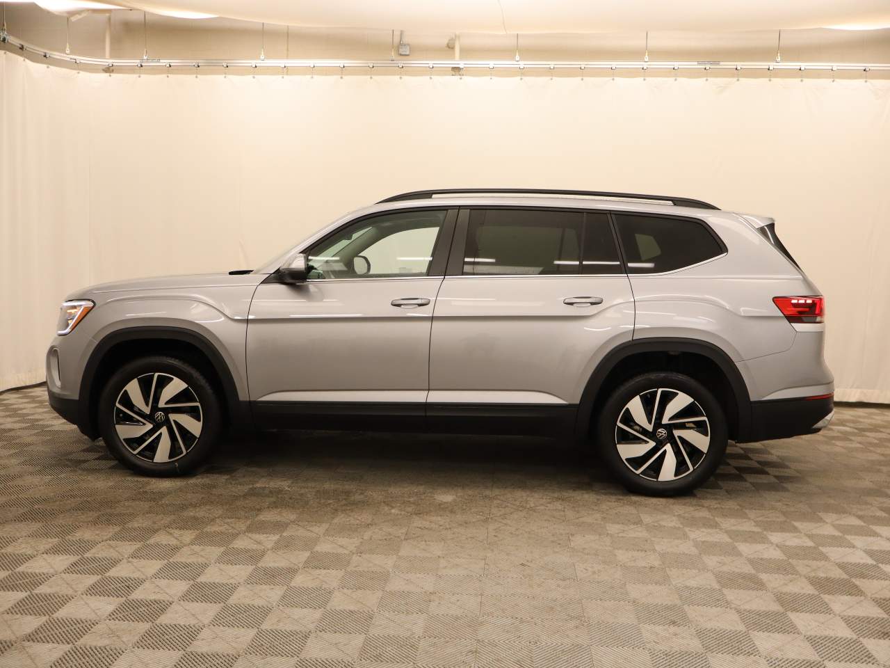 2026 Volkswagen Atlas SE Technology photo 3