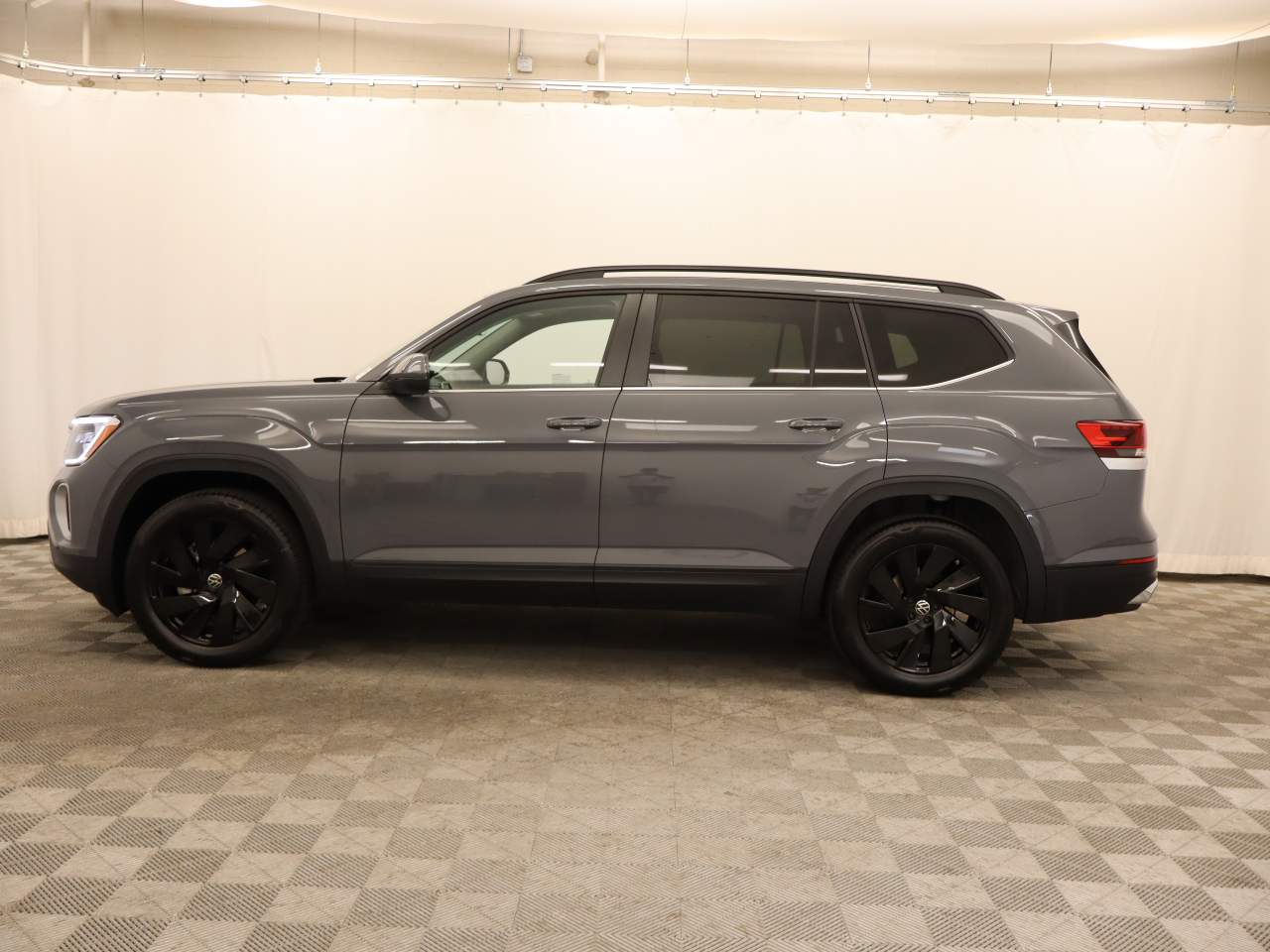 2026 Volkswagen Atlas SE Technology photo 2