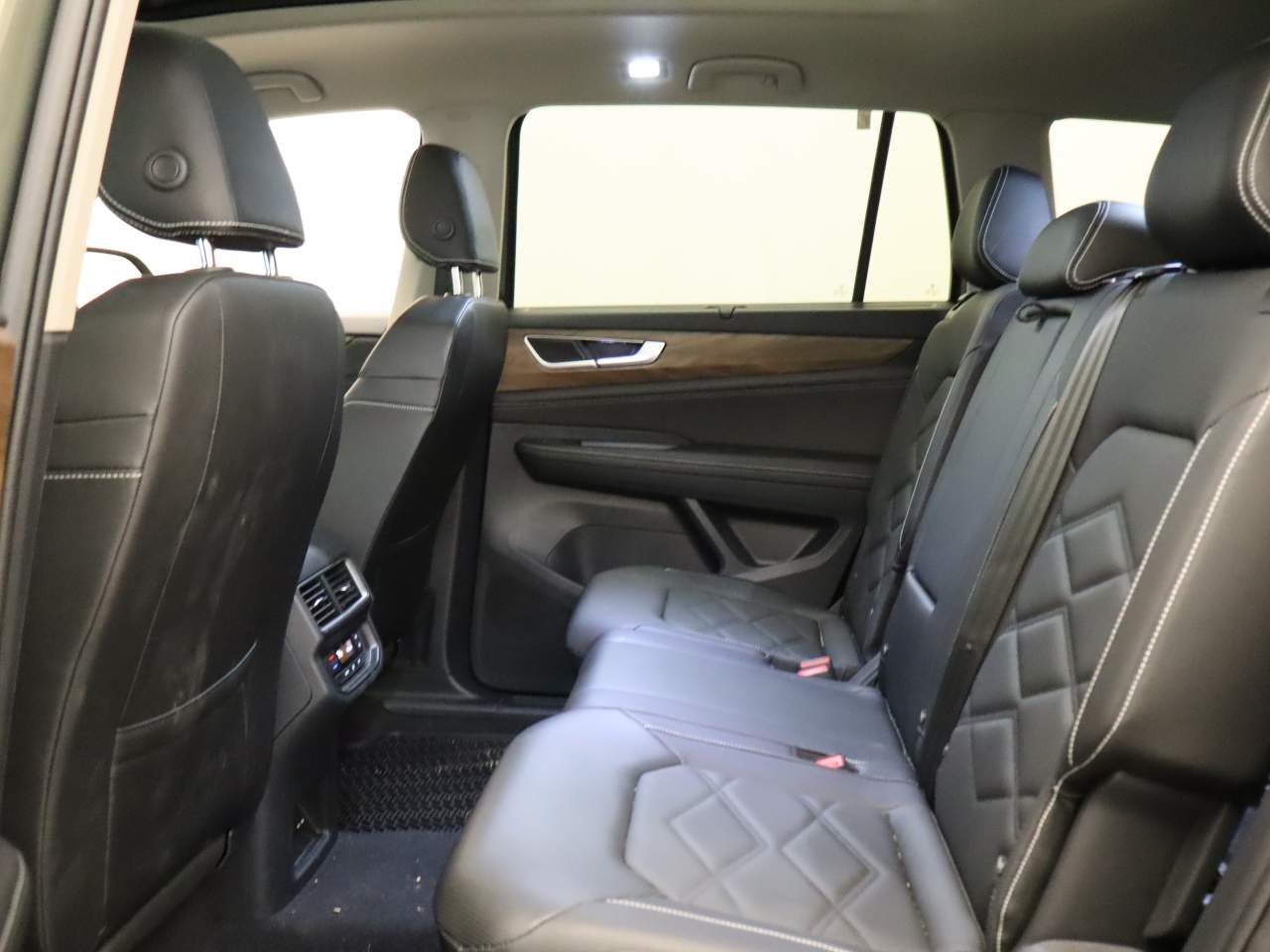 2025 Volkswagen Atlas SE