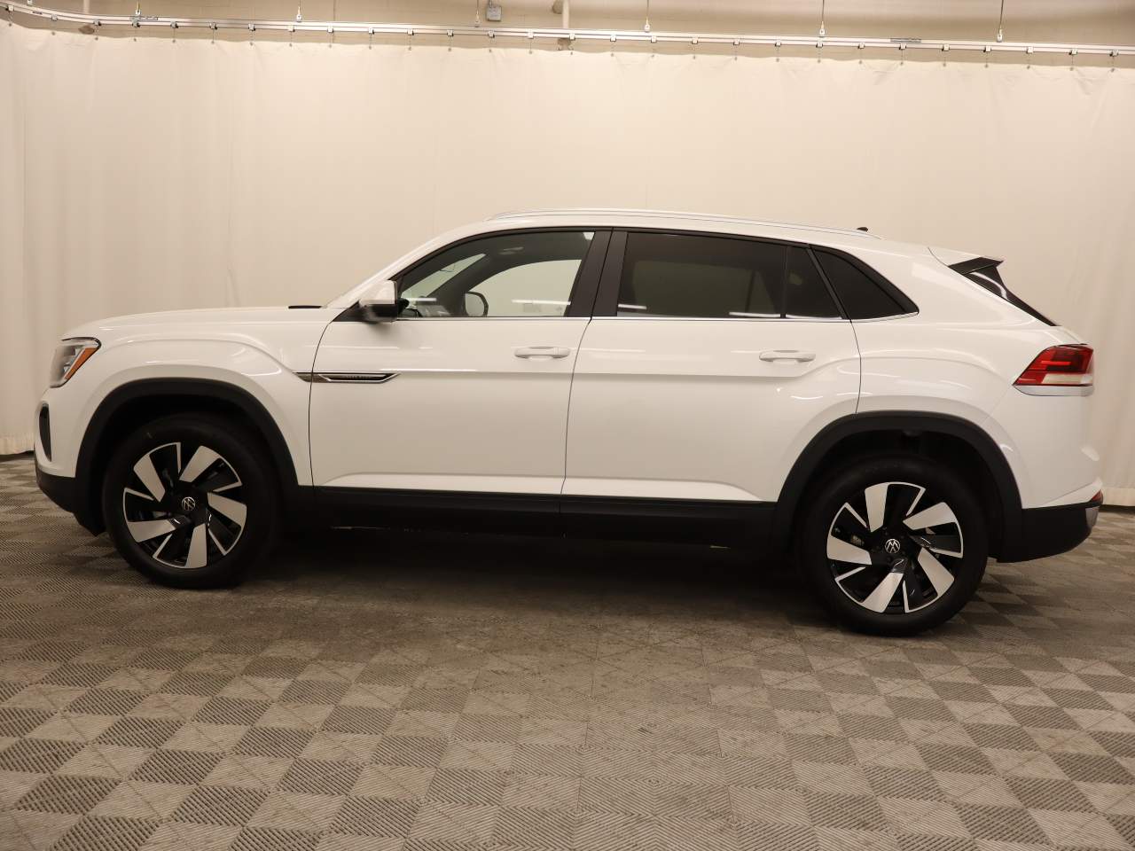 2026 Volkswagen Atlas Cross Sport SE Technology photo 2