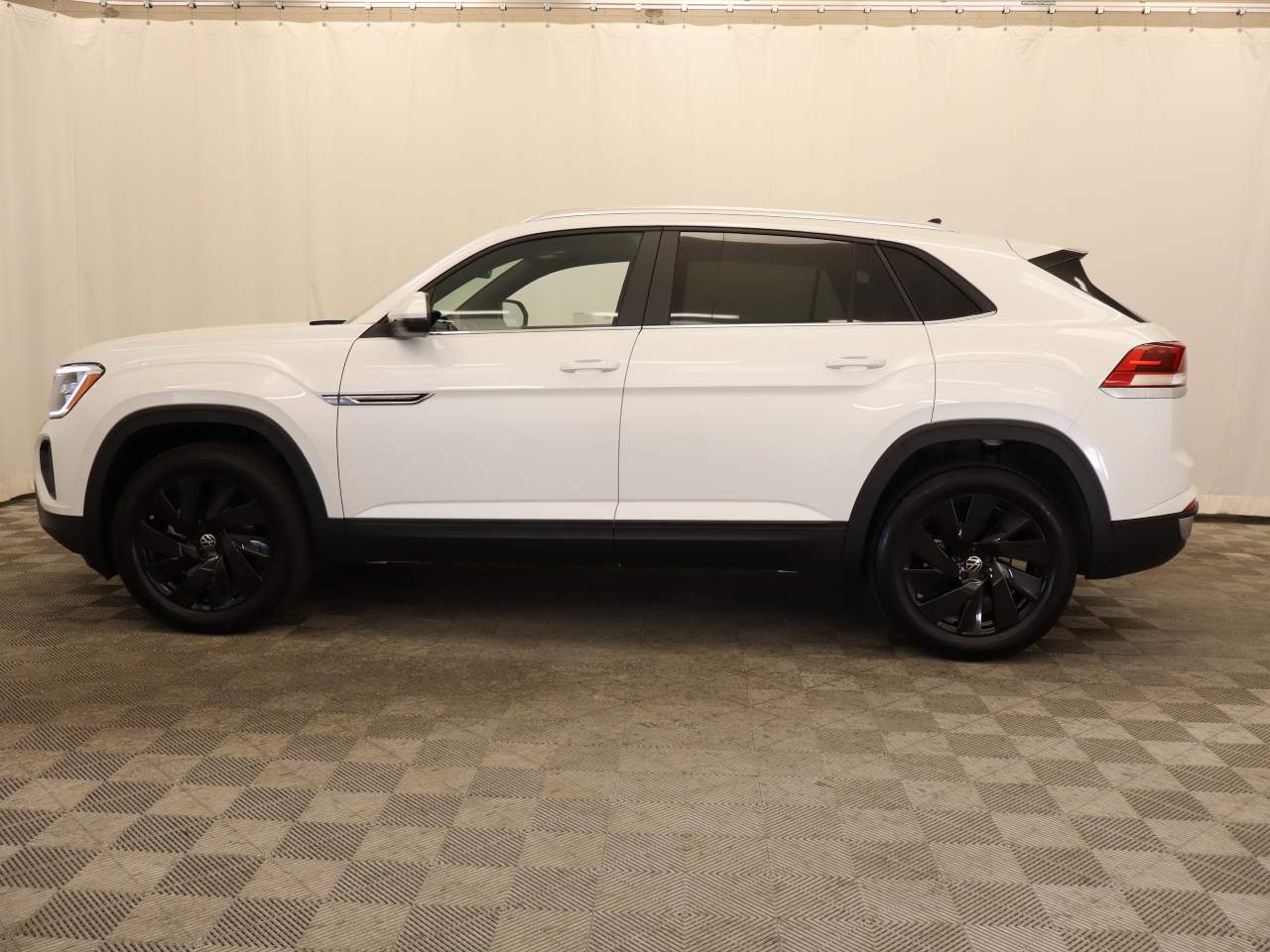 2026 Volkswagen Atlas Cross Sport SE Technology photo 3