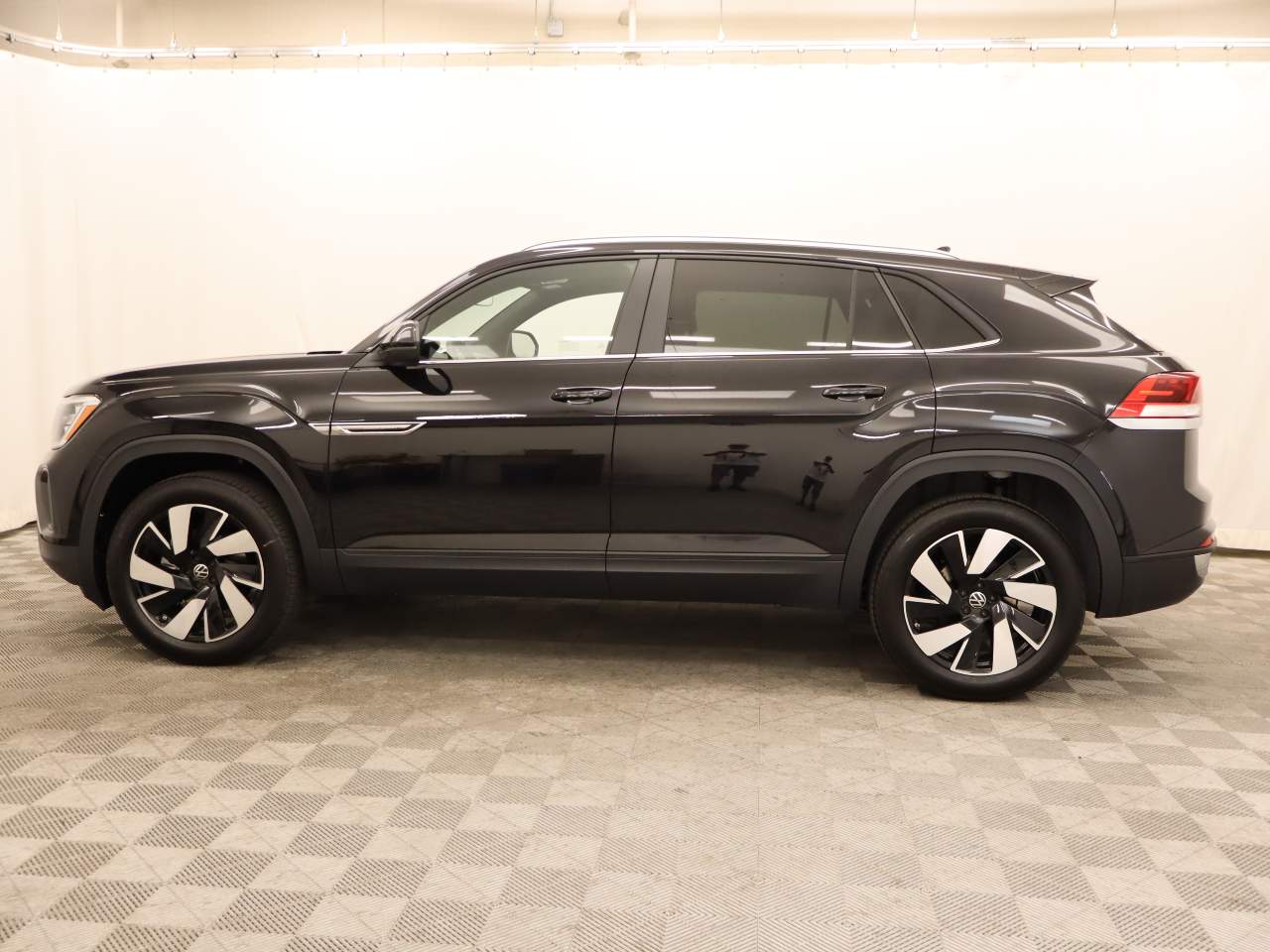 2025 Volkswagen Atlas Cross Sport SE Technology