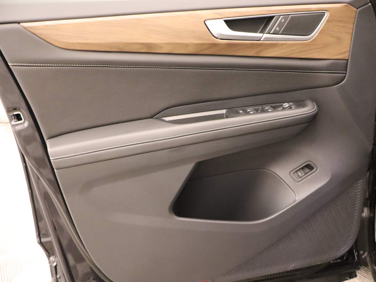2025 Volkswagen Atlas SE Technology