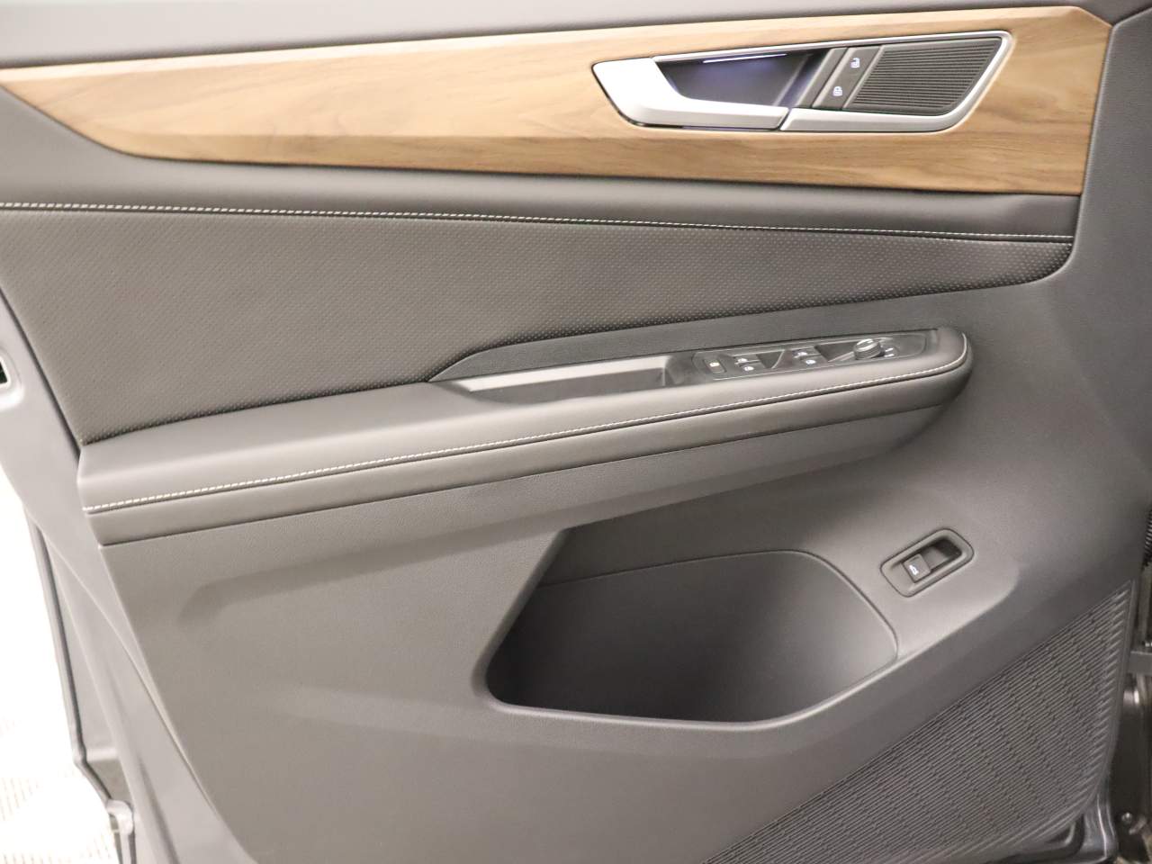 2025 Volkswagen Atlas SE Technology