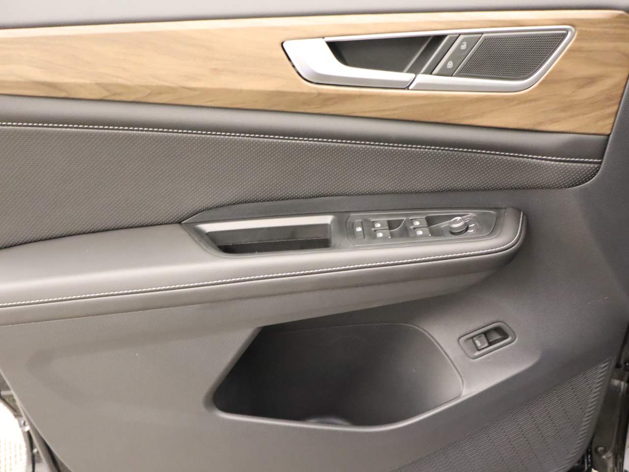 2025 Volkswagen Atlas SE Technology