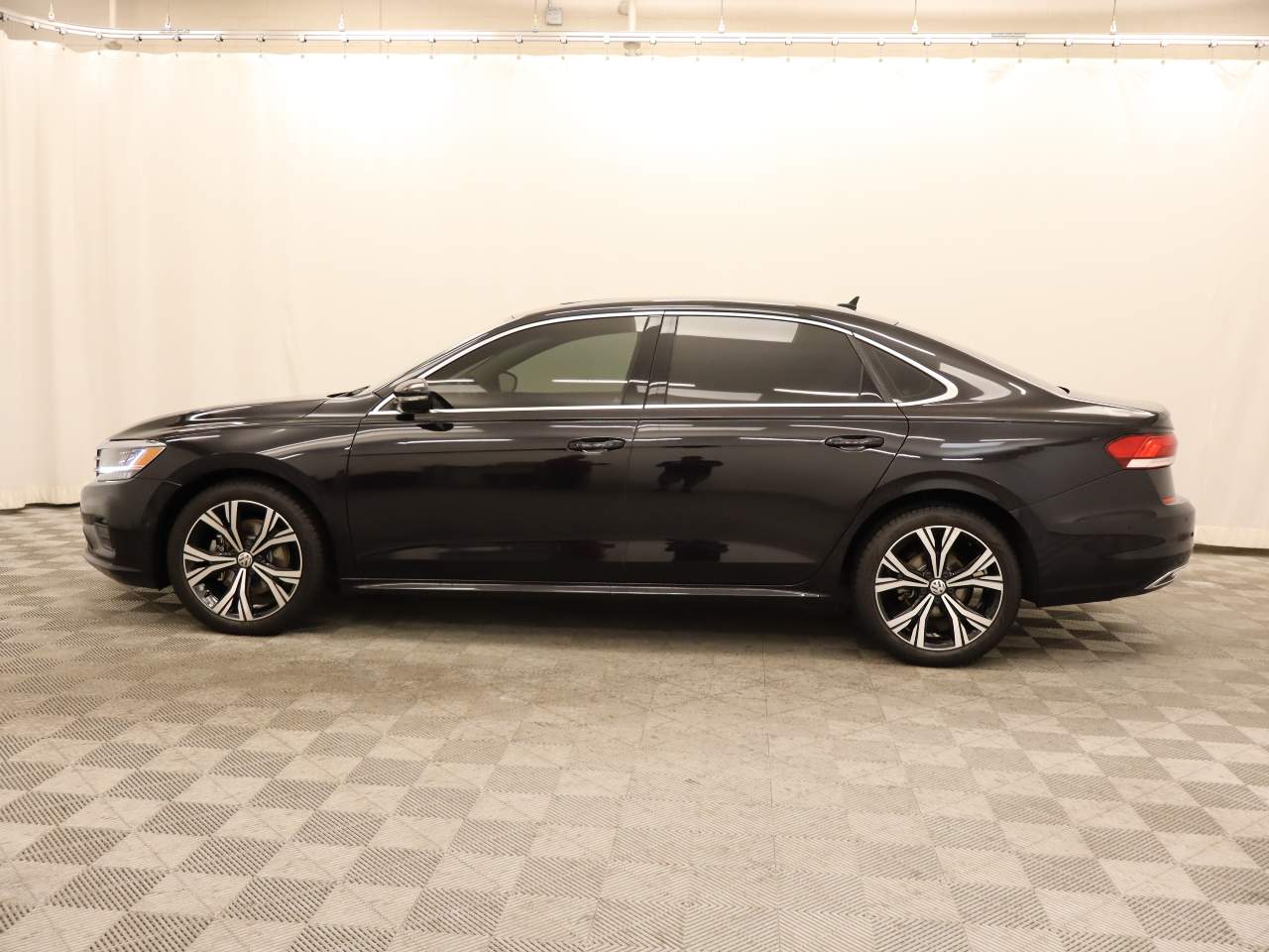 2020 Volkswagen Passat SEL photo 2