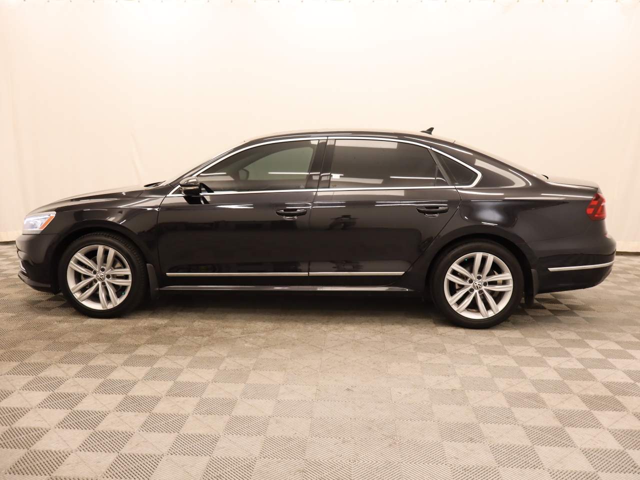 2018 Volkswagen Passat 2.0T SEL Premium